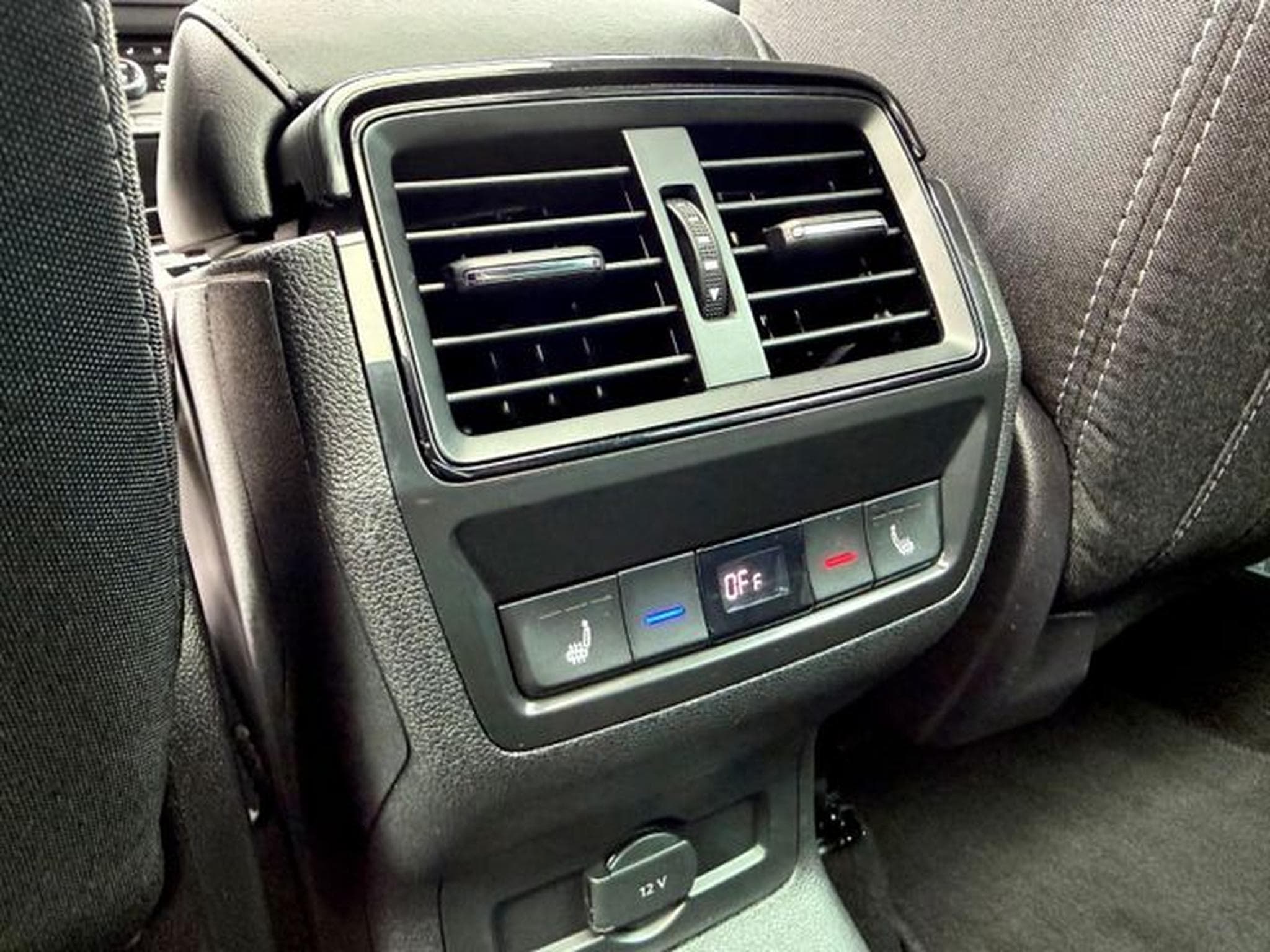 Skoda Karoq Karoq Sportline 2.0 TSI DSG 4x4/PANO/LED/ACC/AHK (2022) - Photo 20