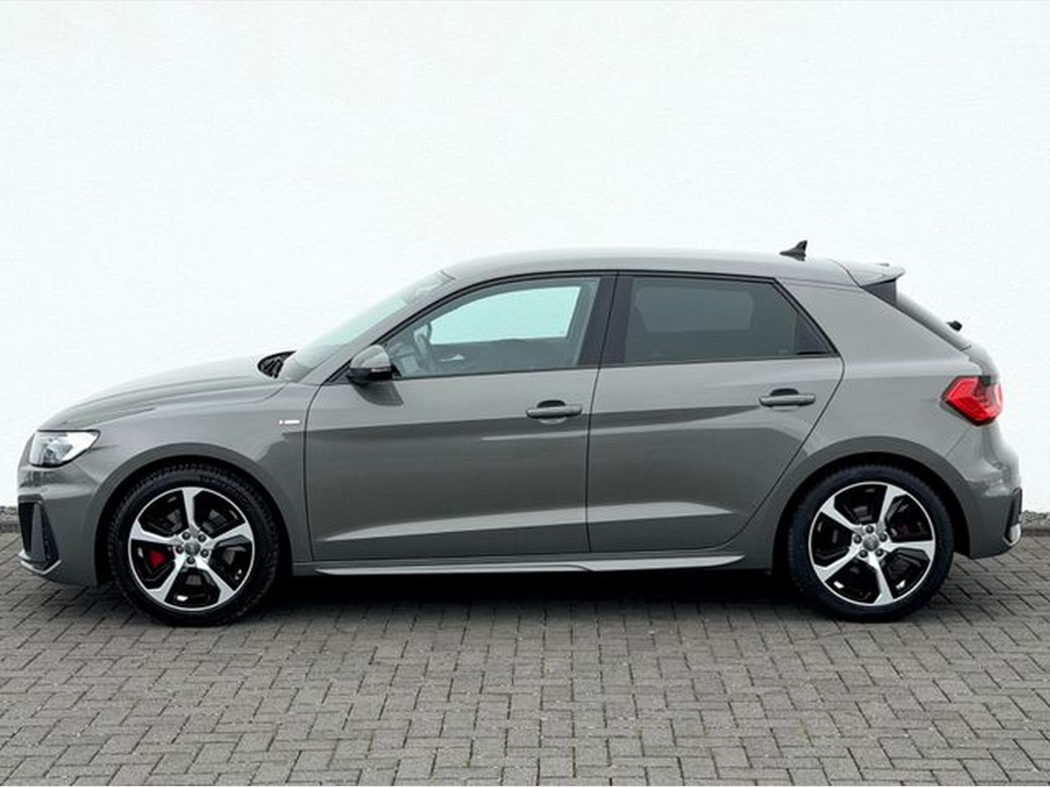 Audi A1 A1 Sportback 40 TFSI S line Sport Plus Paket (2019) - Photo 8