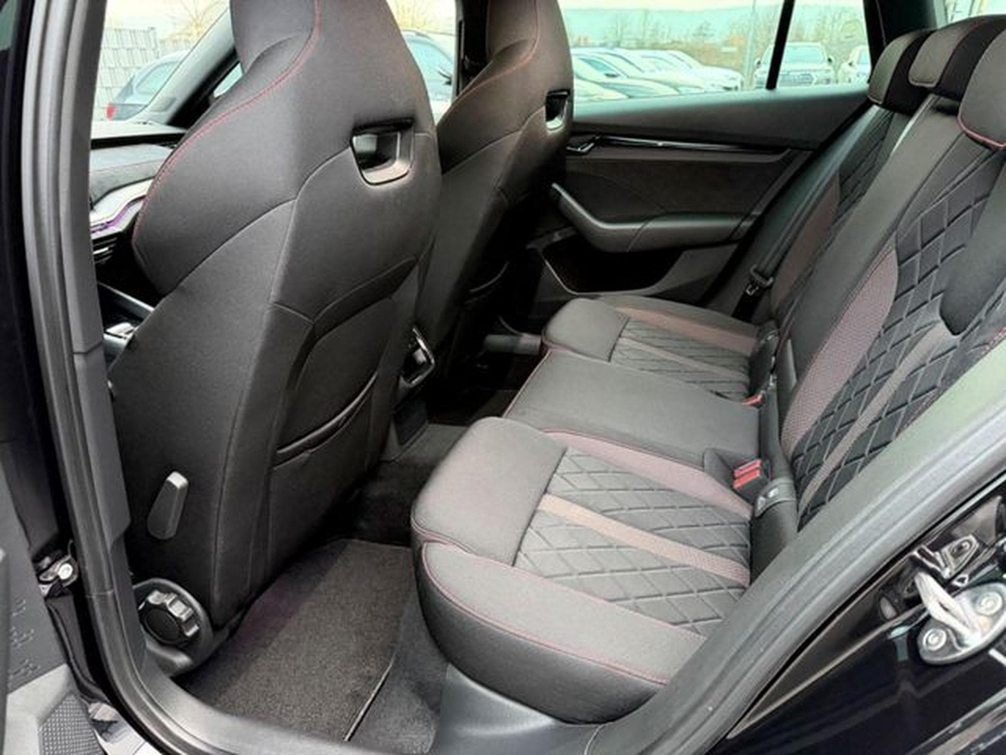 Skoda Octavia Octavia Combi RS 2.0 TDI DSG /LED/ACC/1.HAND/ (2021) - Foto 14