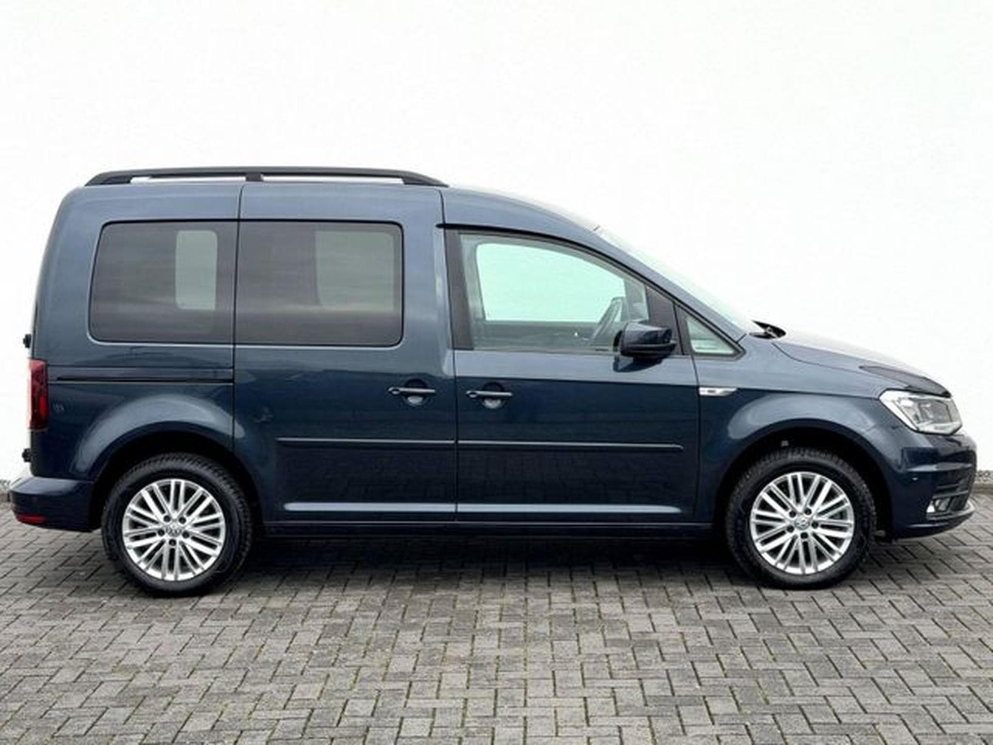 VW Caddy Caddy 1.4 TSI DSG /LED/PDC/SHZ/AHK/GARANTIE (2016) - Foto 4