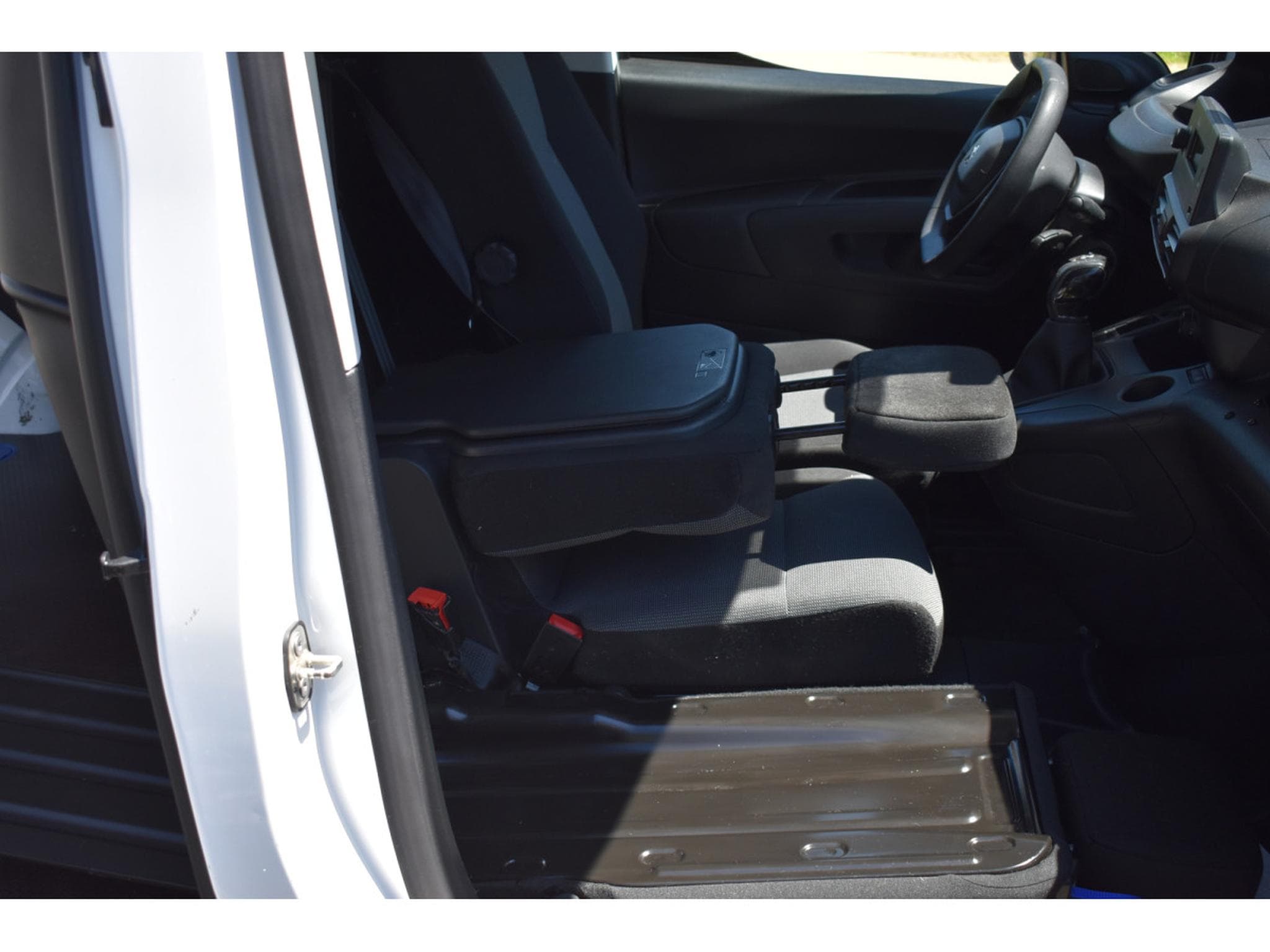 Peugeot Partner 1,6 HDI Airco 3 places (2019) - Foto 12