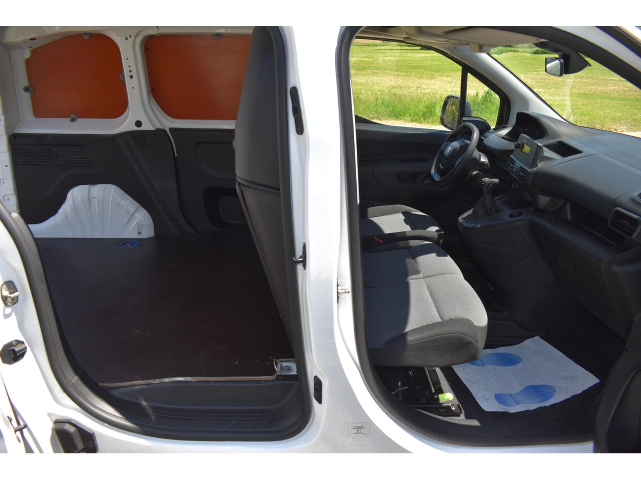 Peugeot Partner 1,6 HDI Airco 3 places (2019) - Foto 8
