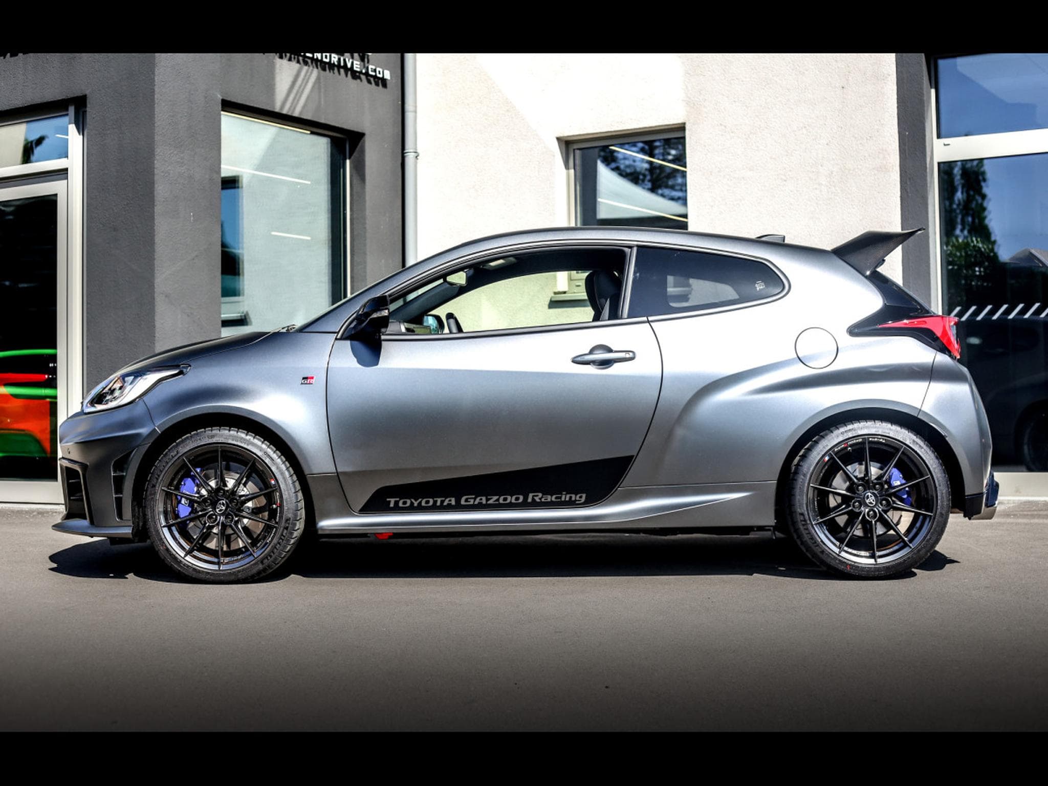 Toyota Yaris GR-FOUR 1.6 TURBO BVM6 4WD - SÉBASTIEN OGIER EDITION – 1 OF (2025) - Photo 2