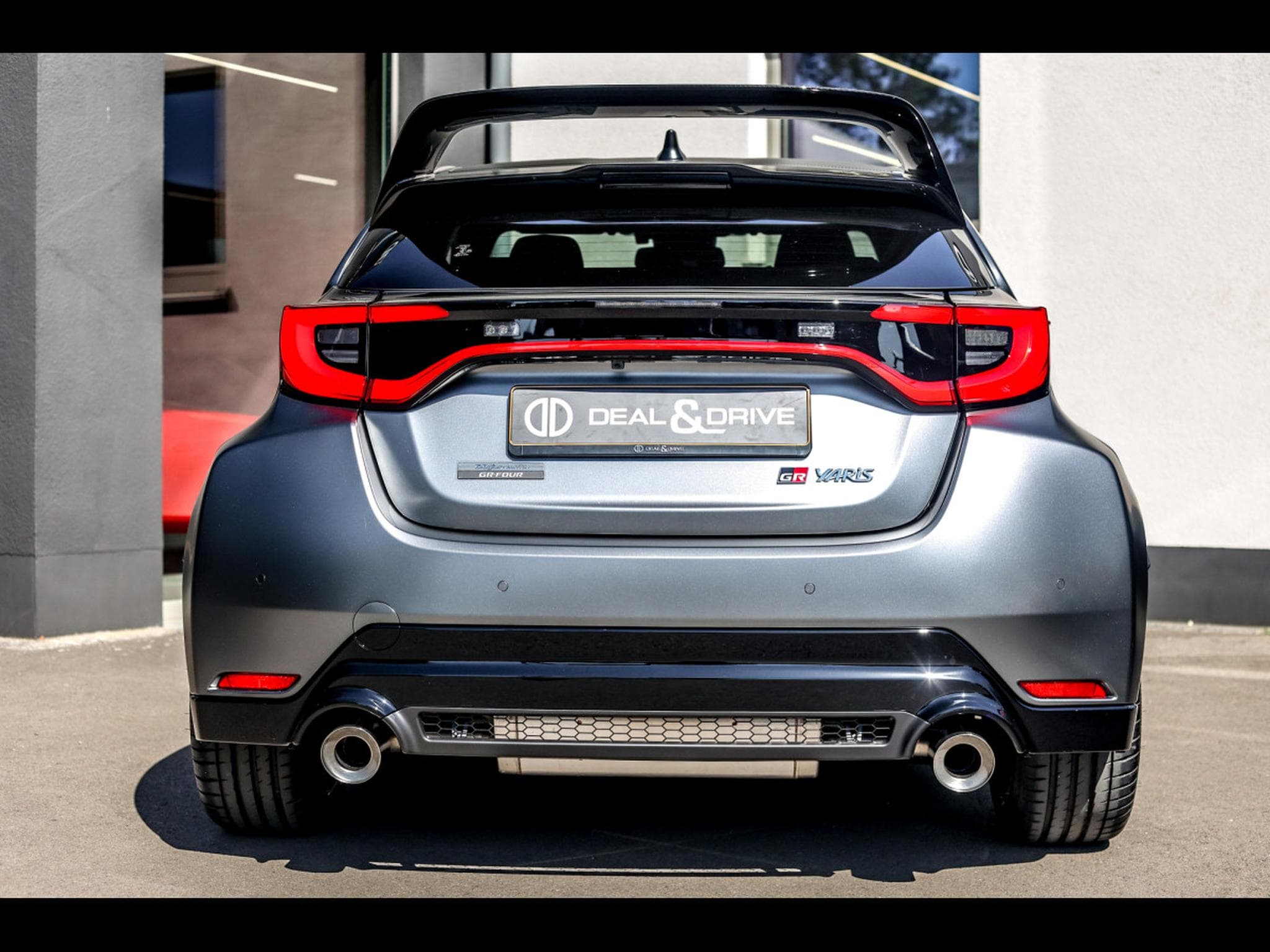 Toyota Yaris GR-FOUR 1.6 TURBO BVM6 4WD - SÉBASTIEN OGIER EDITION – 1 OF (2025) - Photo 4