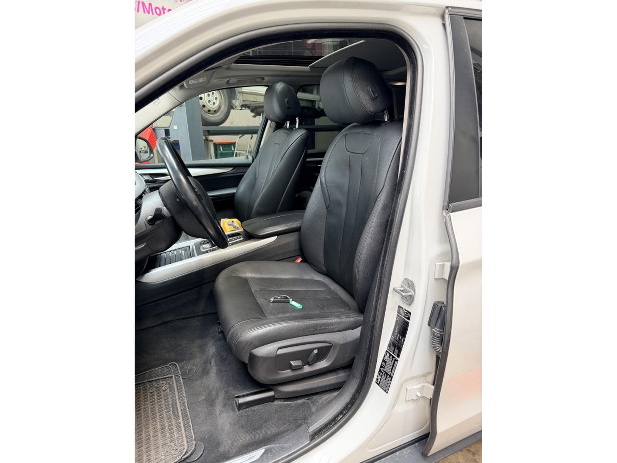 BMW X5 X5 xDrive 30 d/ /7Sitzer/Toit ouvrant Pano/19/bi xénon/Leder (2014) - Photo 6