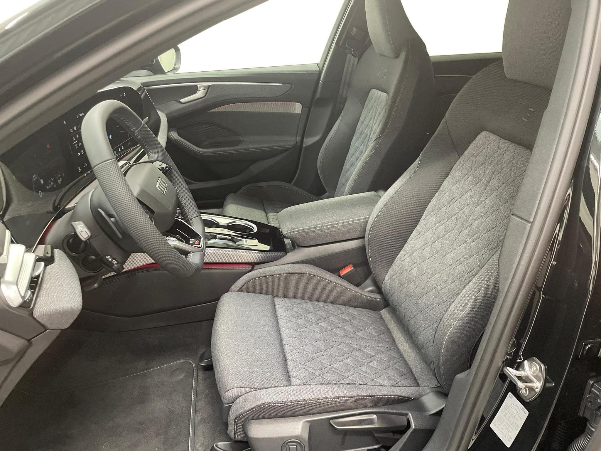 Audi A6 Avant S-Line 2.0 (2025) - Photo 19