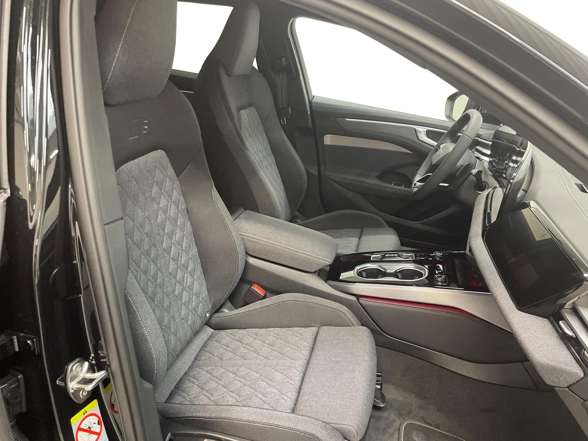 Audi A6 Avant S-Line 2.0 (2025) - Photo 20