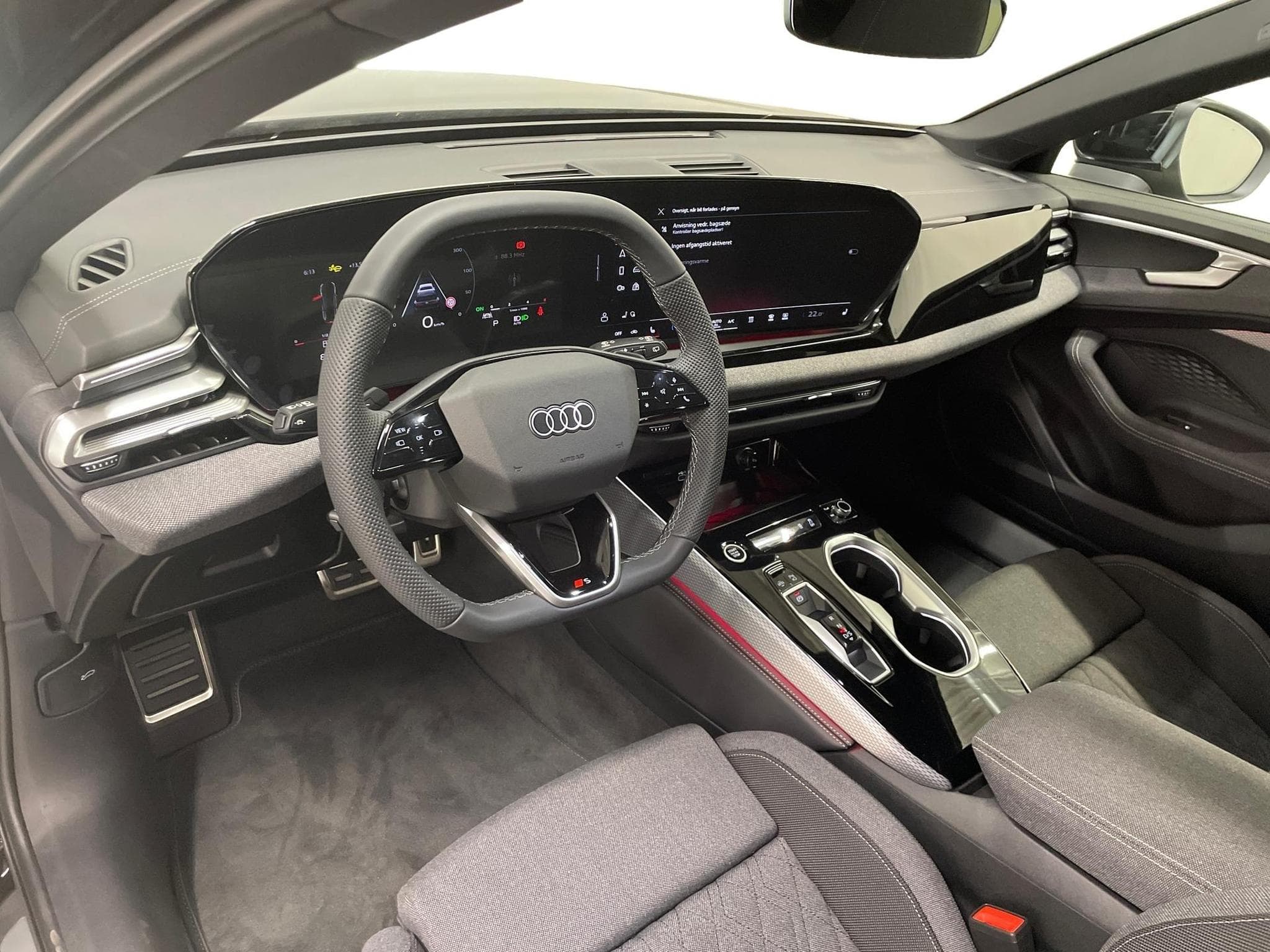 Audi A6 Avant S-Line 2.0 (2025) - Photo 14