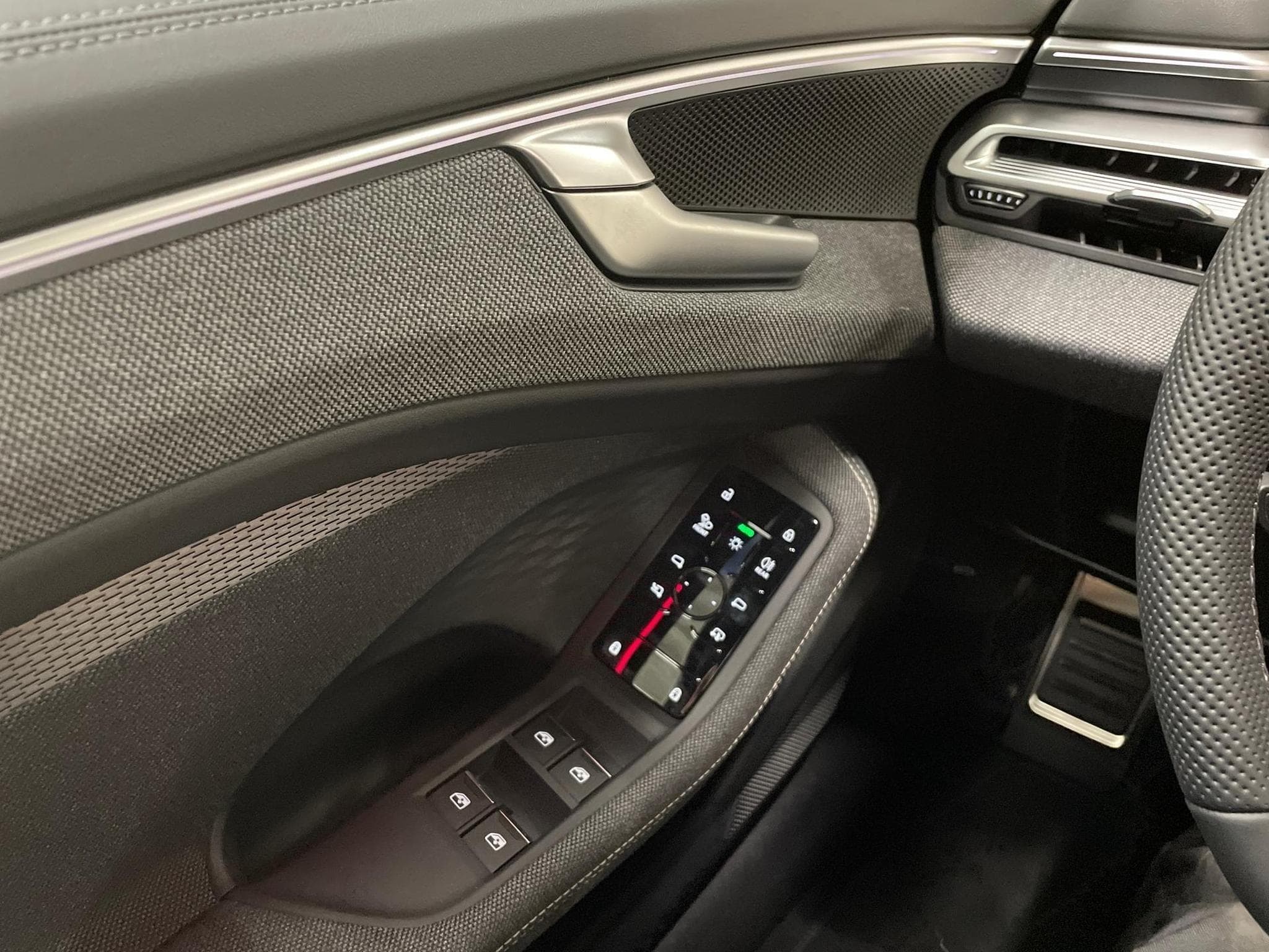 Audi A6 Avant S-Line 2.0 (2025) - Photo 19