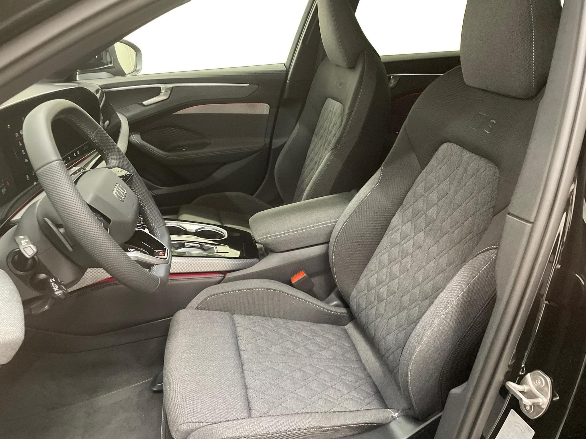Audi A6 Avant S-Line 2.0 (2025) - Photo 20