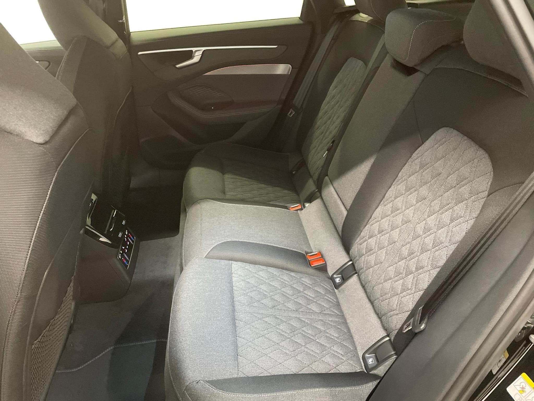 Audi A6 Avant S-Line 2.0 (2025) - Photo 22