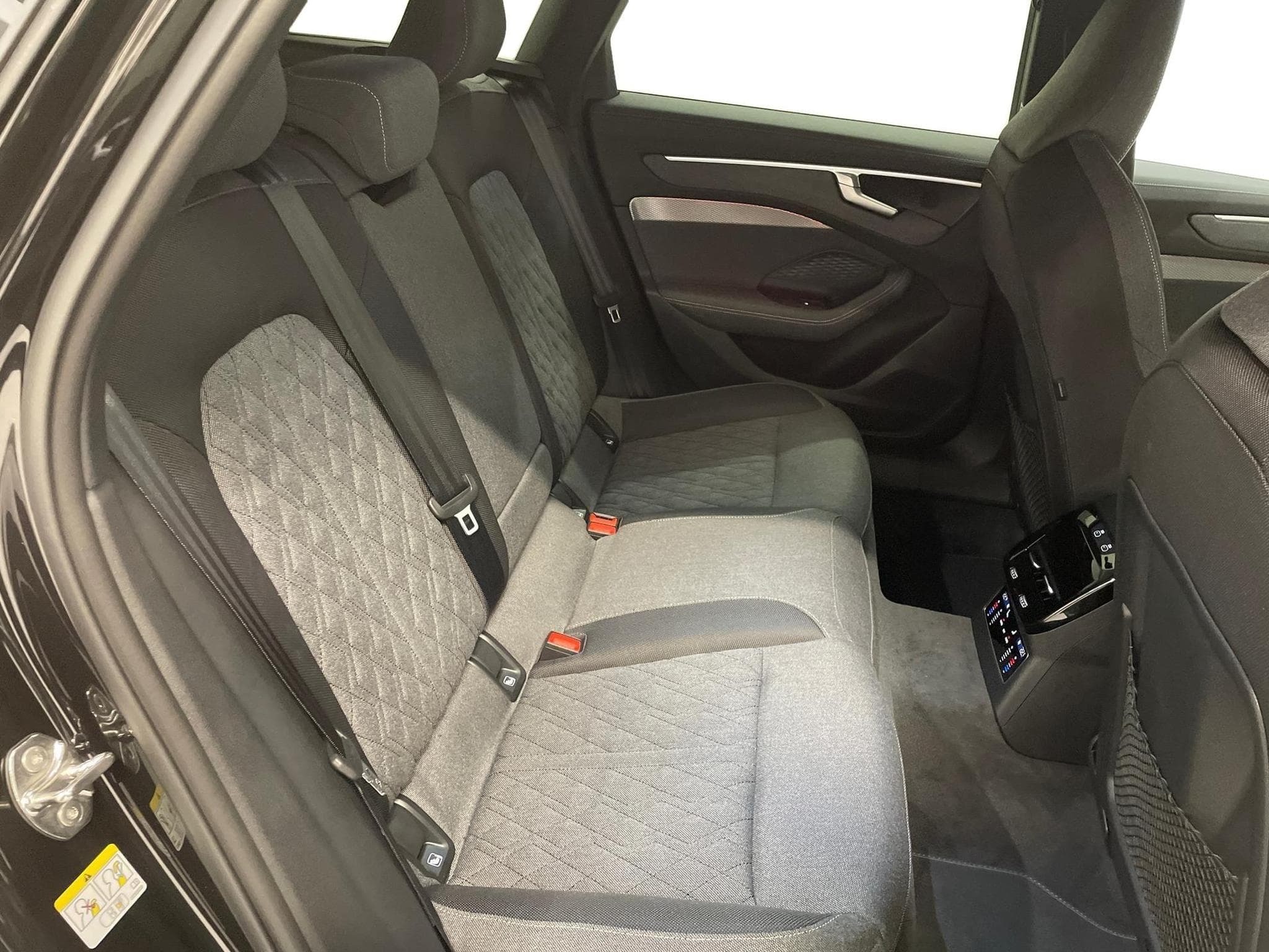Audi A6 Avant S-Line 2.0 (2025) - Photo 23