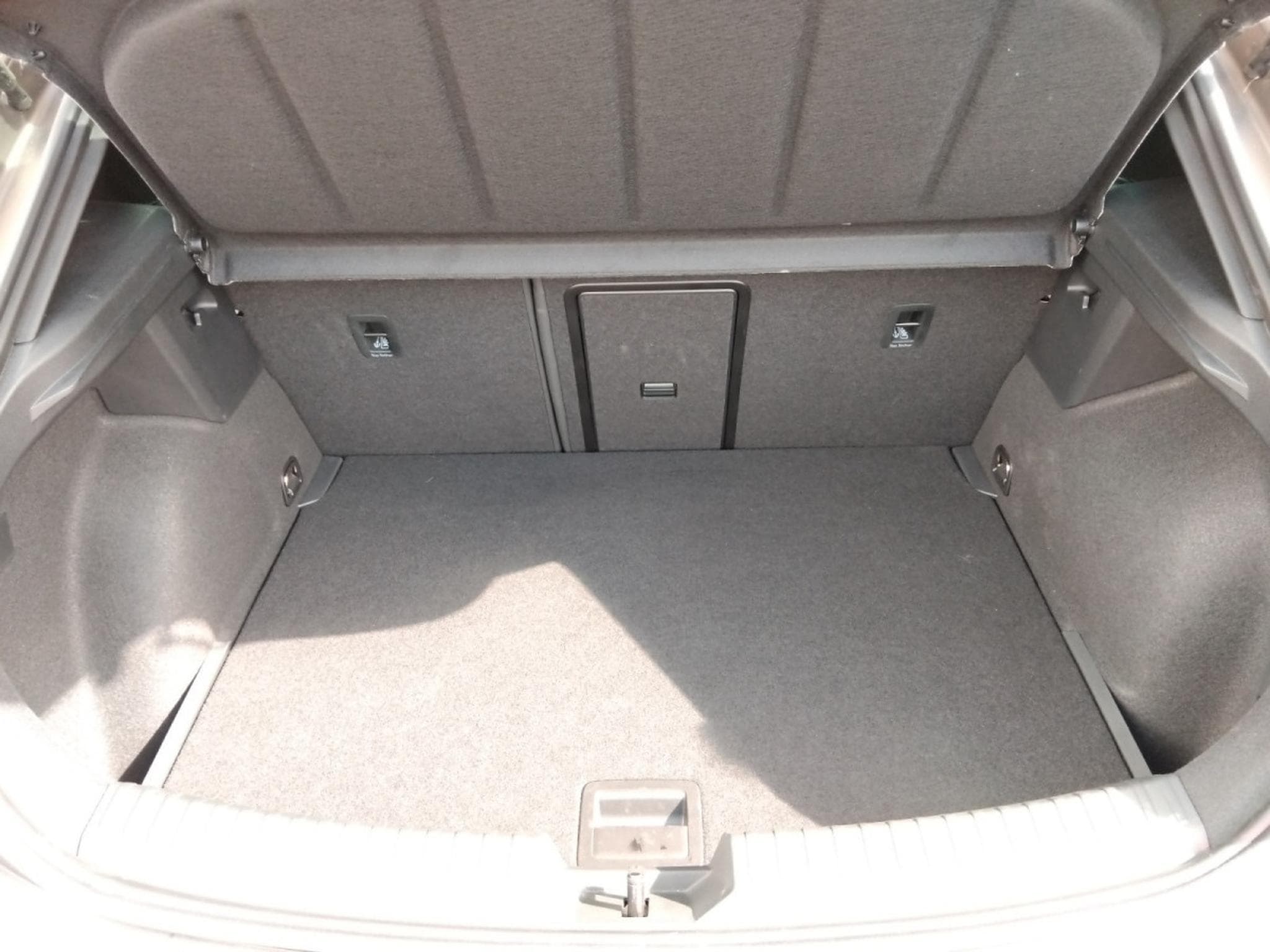 Cupra Leon 1.5 eTSI MHEV Business DSG (2025) - Photo 11