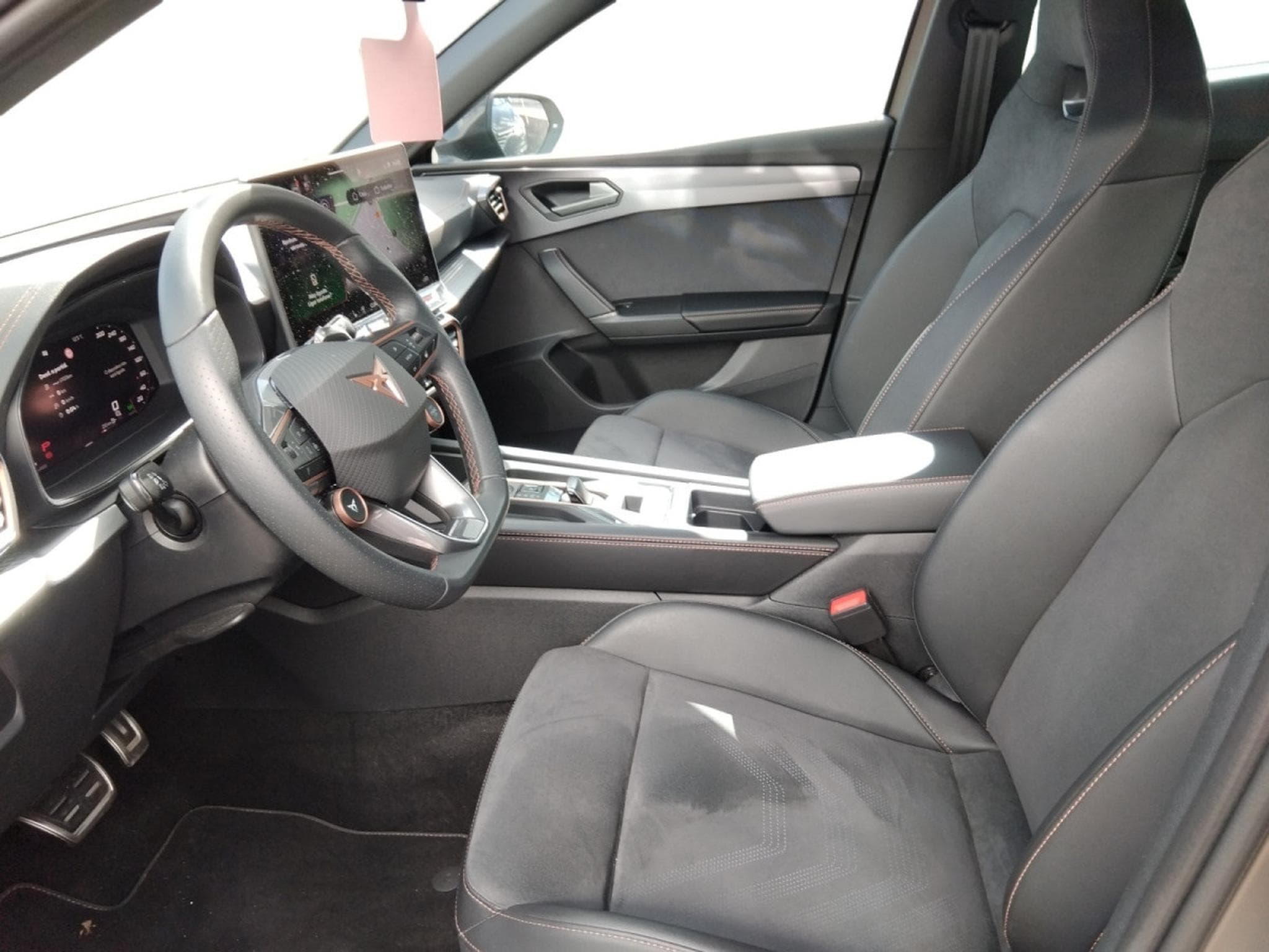 Cupra Leon 1.5 eTSI MHEV Business DSG (2025) - Photo 6