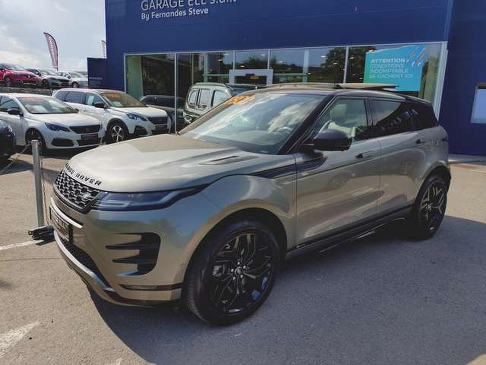 Land-Rover Range Rover Evoque R-Dynamic SE (2020) - Photo 1
