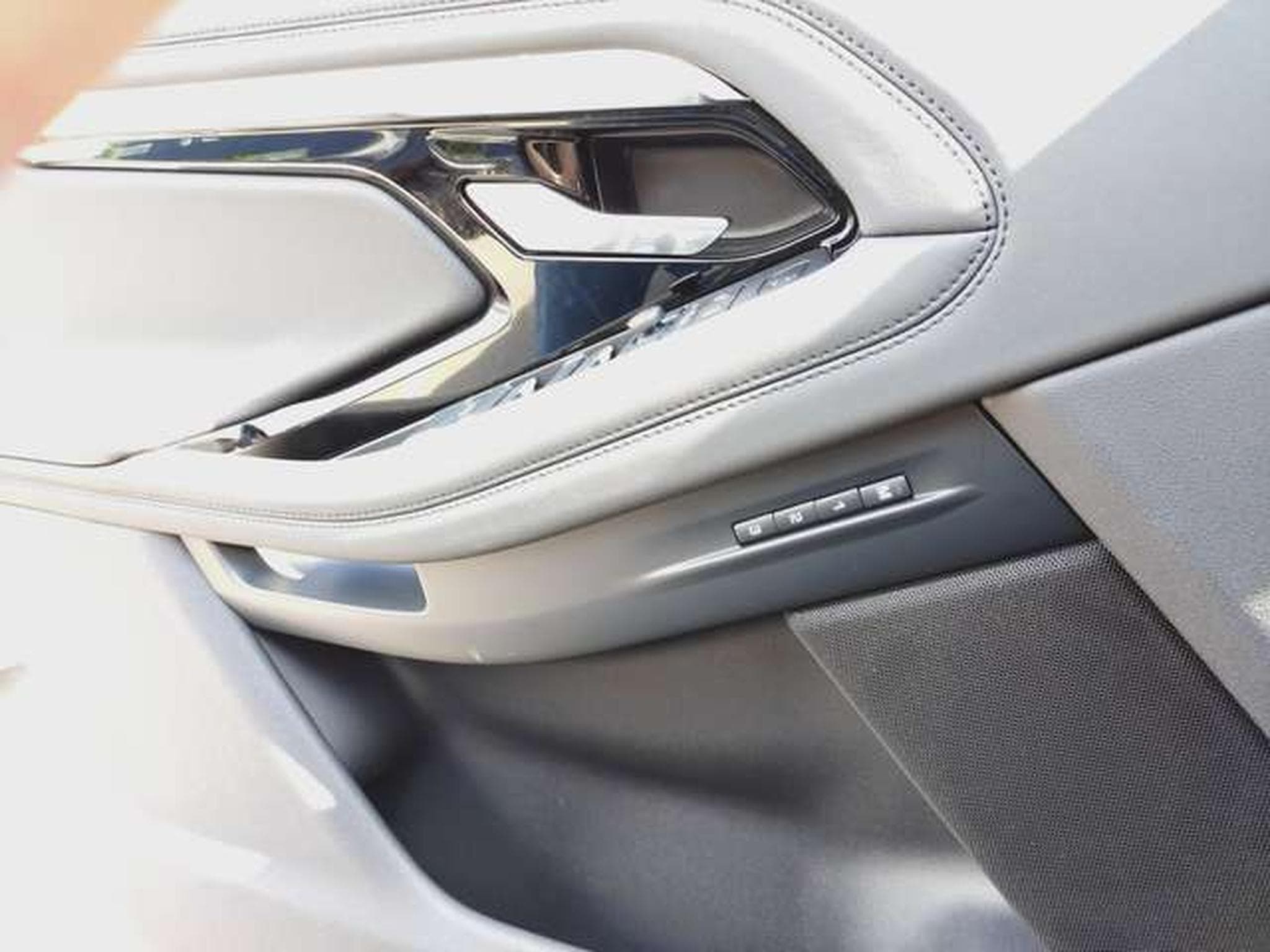 Land-Rover Range Rover Evoque R-Dynamic SE (2020) - Photo 5