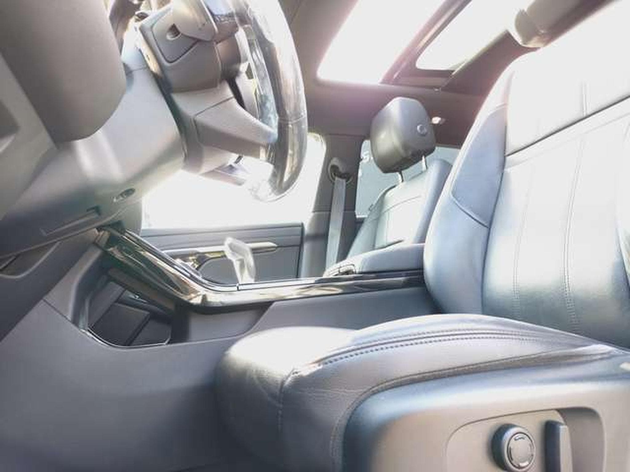 Land-Rover Range Rover Evoque R-Dynamic SE (2020) - Photo 6