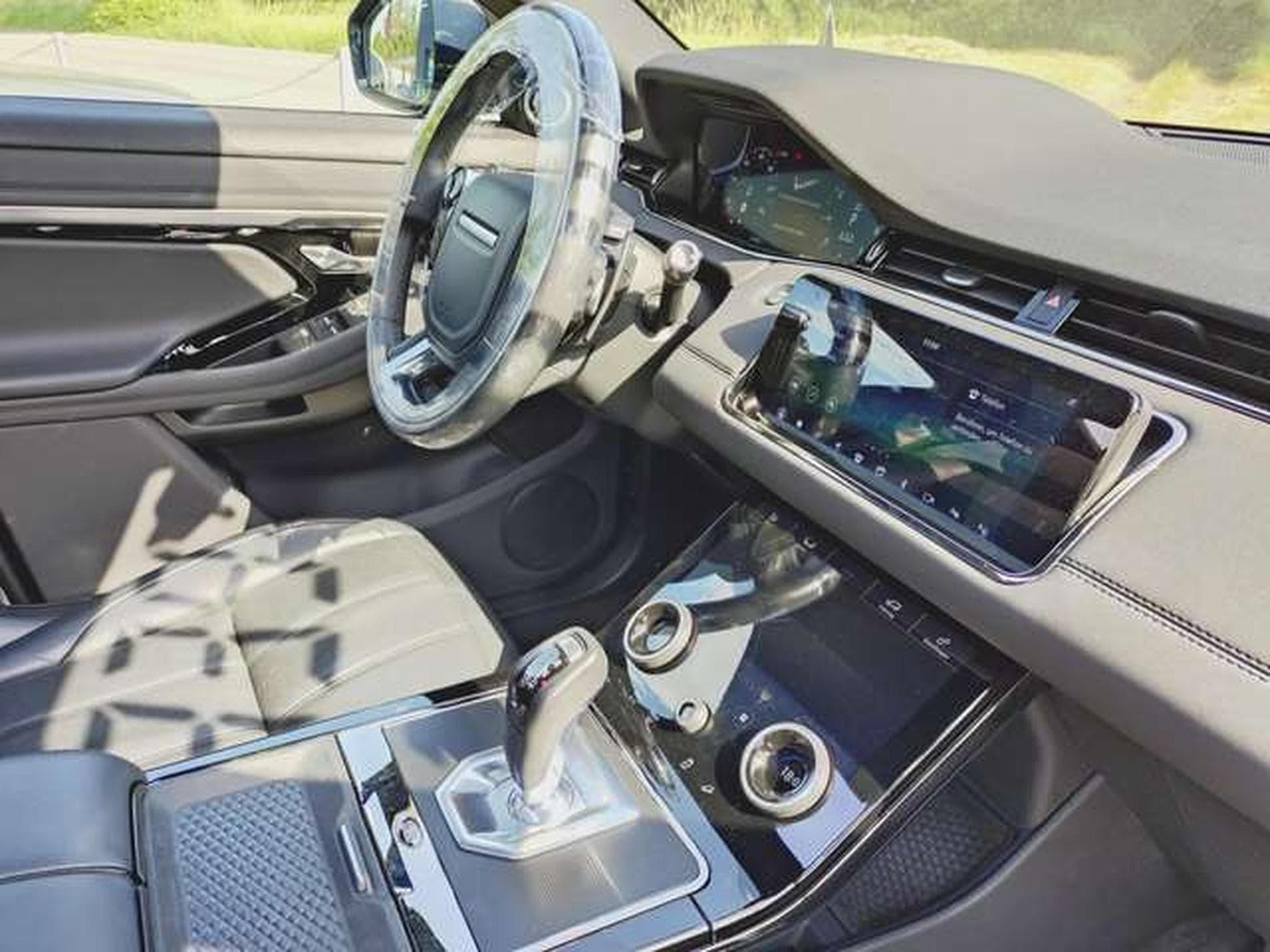 Land-Rover Range Rover Evoque R-Dynamic SE (2020) - Photo 8