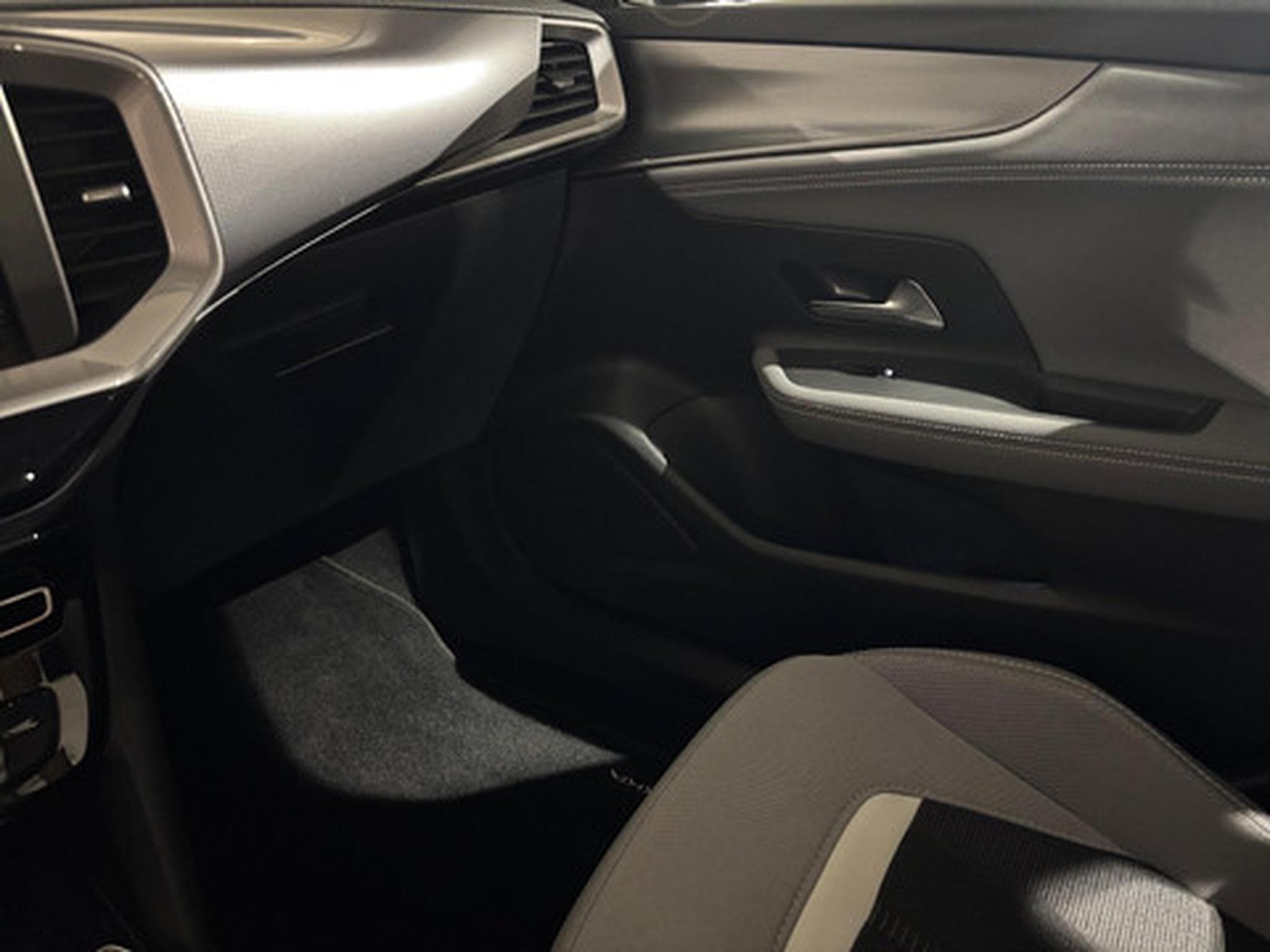Opel Mokka 1.2 Elegance (2023) - Photo 9