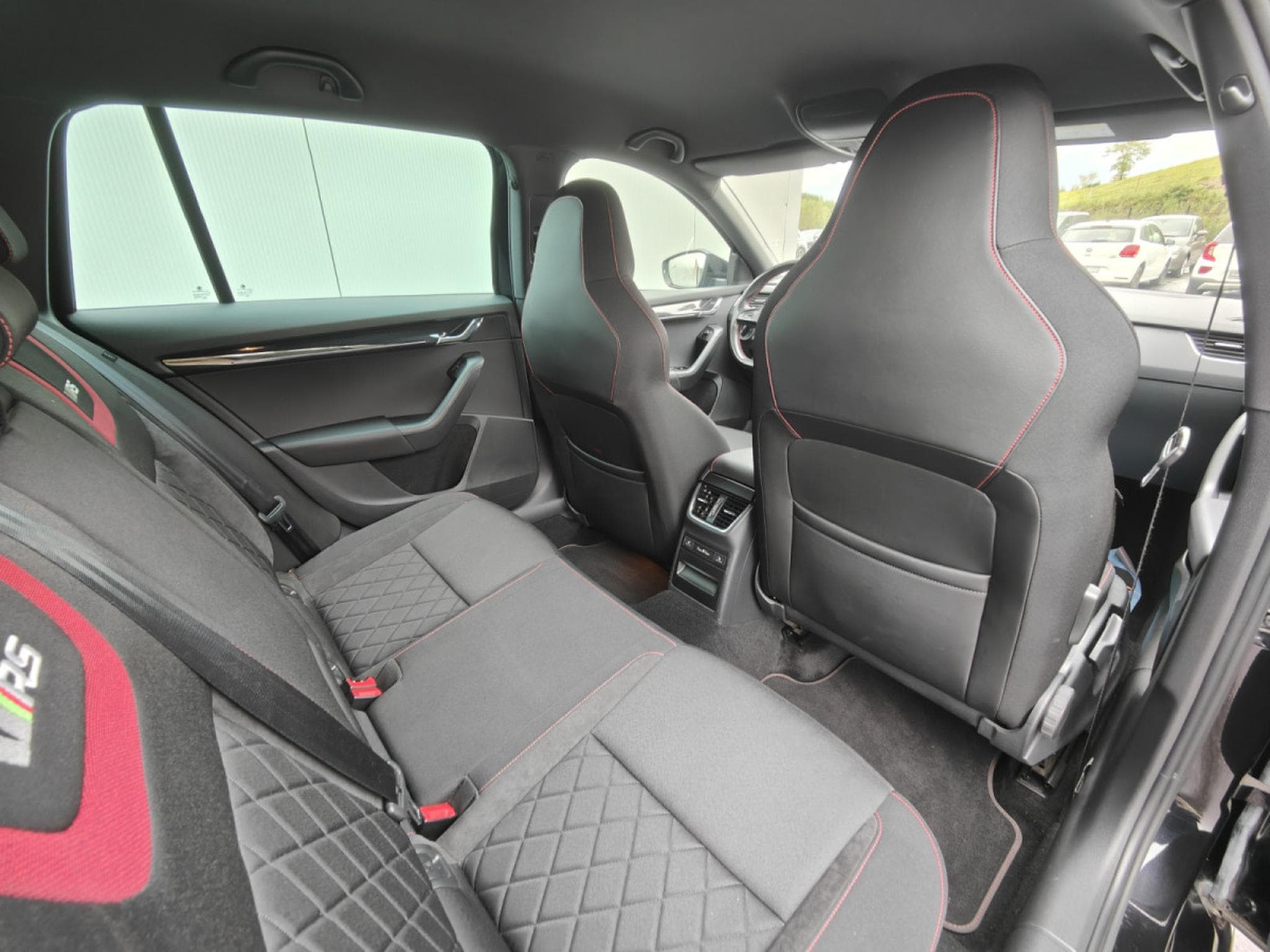 Skoda Octavia Combi RS 2.0 TDI DSG 4X4 CARPLAY GPS SIEGES CHAUFF (2018) - Foto 8