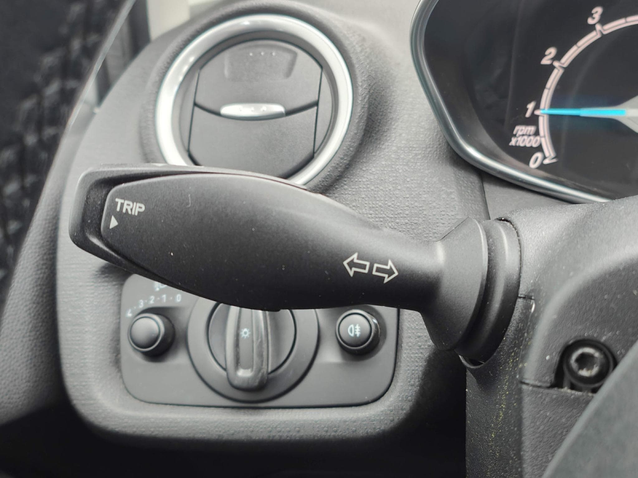Ford Fiesta 1.0 ECOBOOST 5 PORTES CLIM BLUETOOTH (2016) - Photo 20