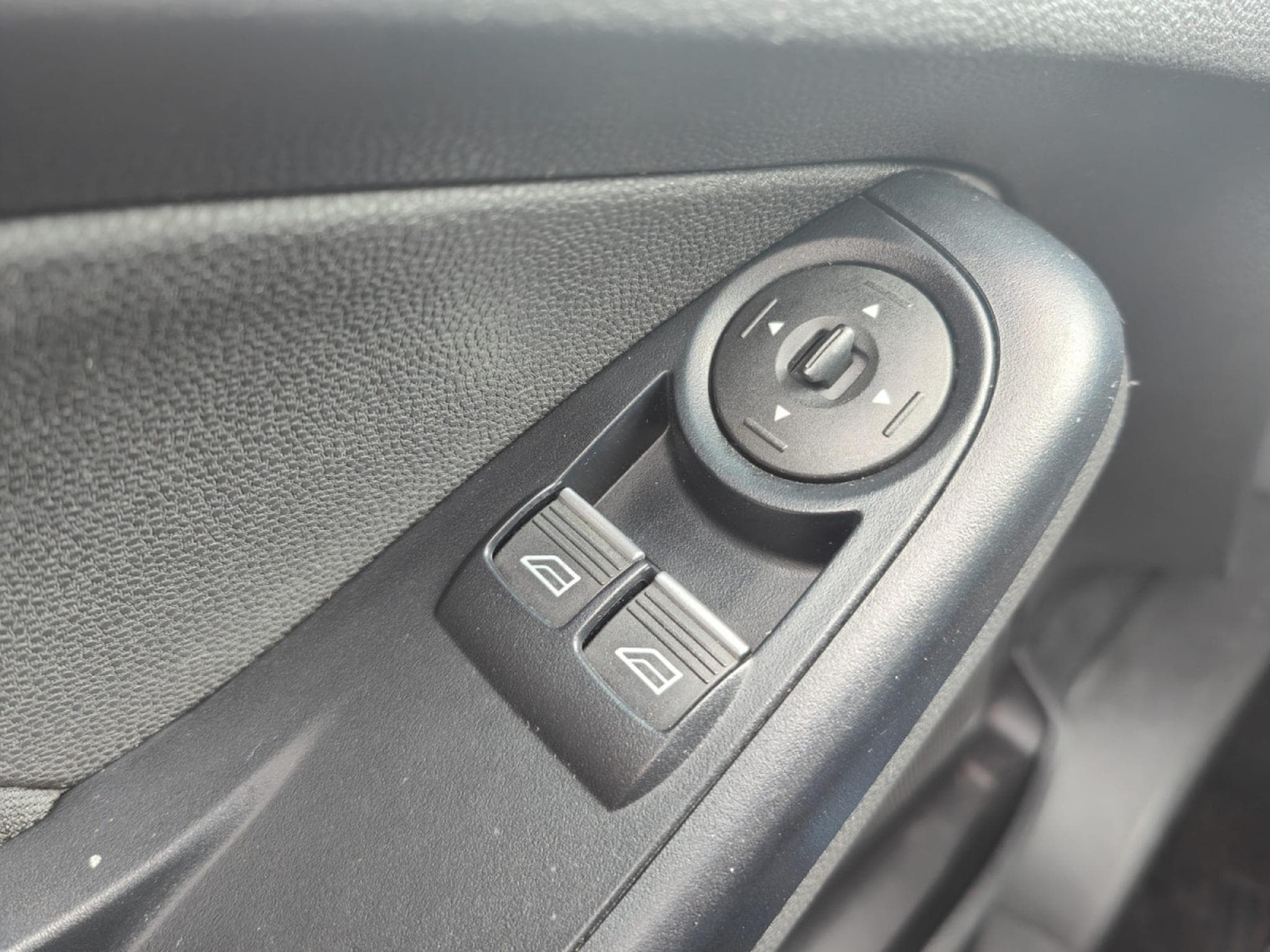 Ford Fiesta 1.5 TDCI 5 PORTES CLIM BLUETOOTH (2016) - Photo 15