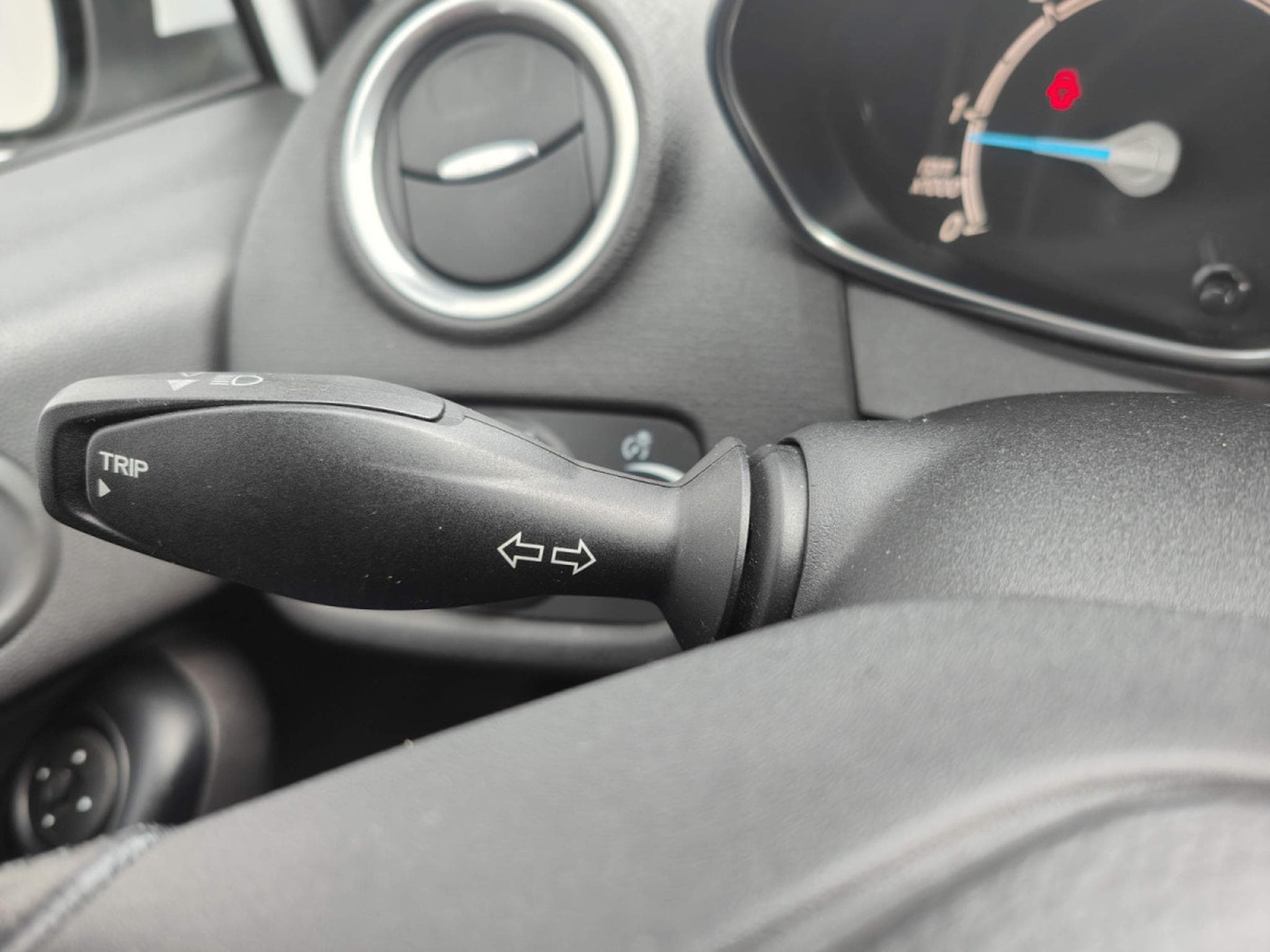 Ford Fiesta 1.5 TDCI 5 PORTES CLIM BLUETOOTH (2016) - Photo 18