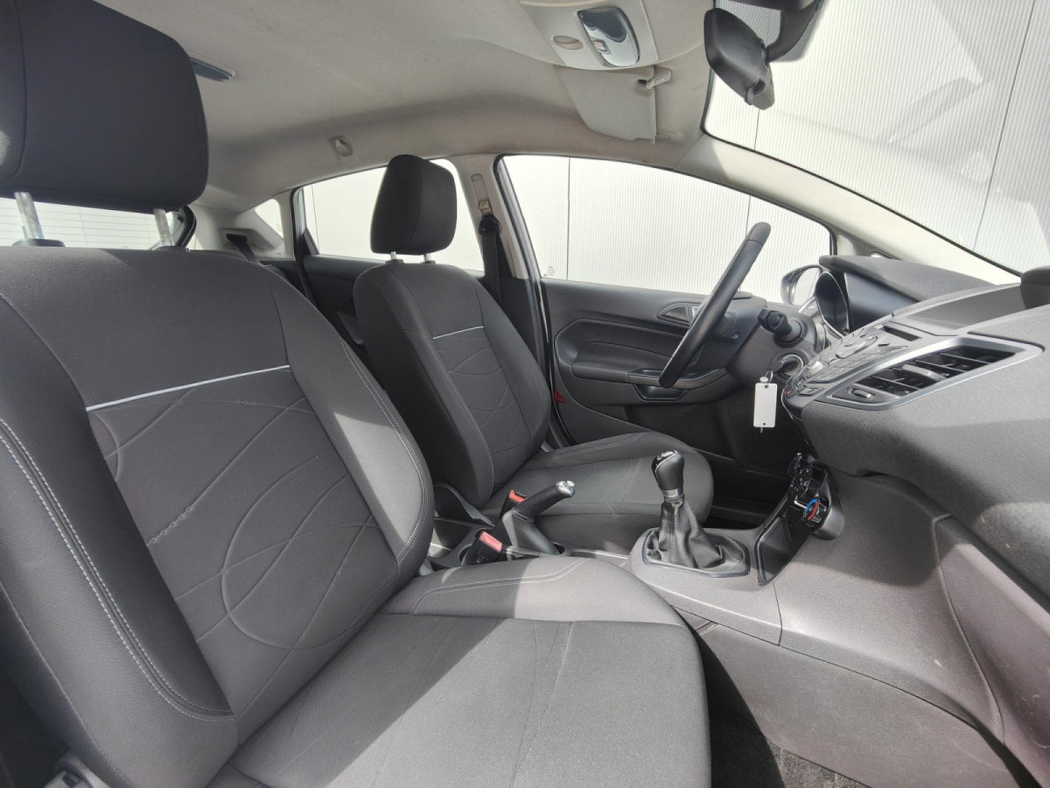 Ford Fiesta 1.5 TDCI 5 PORTES CLIM BLUETOOTH (2016) - Photo 8