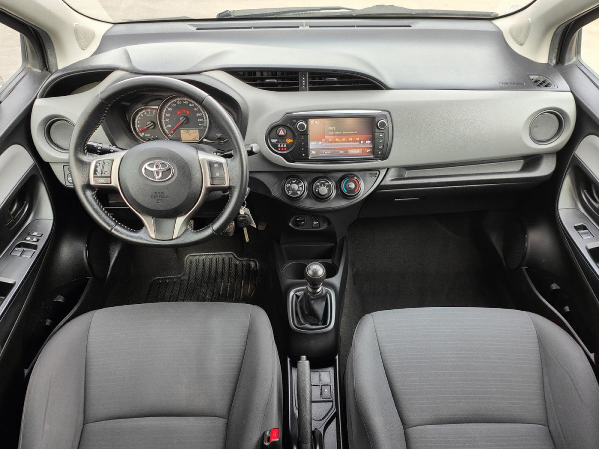 Toyota Yaris 1.3 VVT-I BLUETOOTH CLIMATISATION CAMERA (2015) - Photo 10
