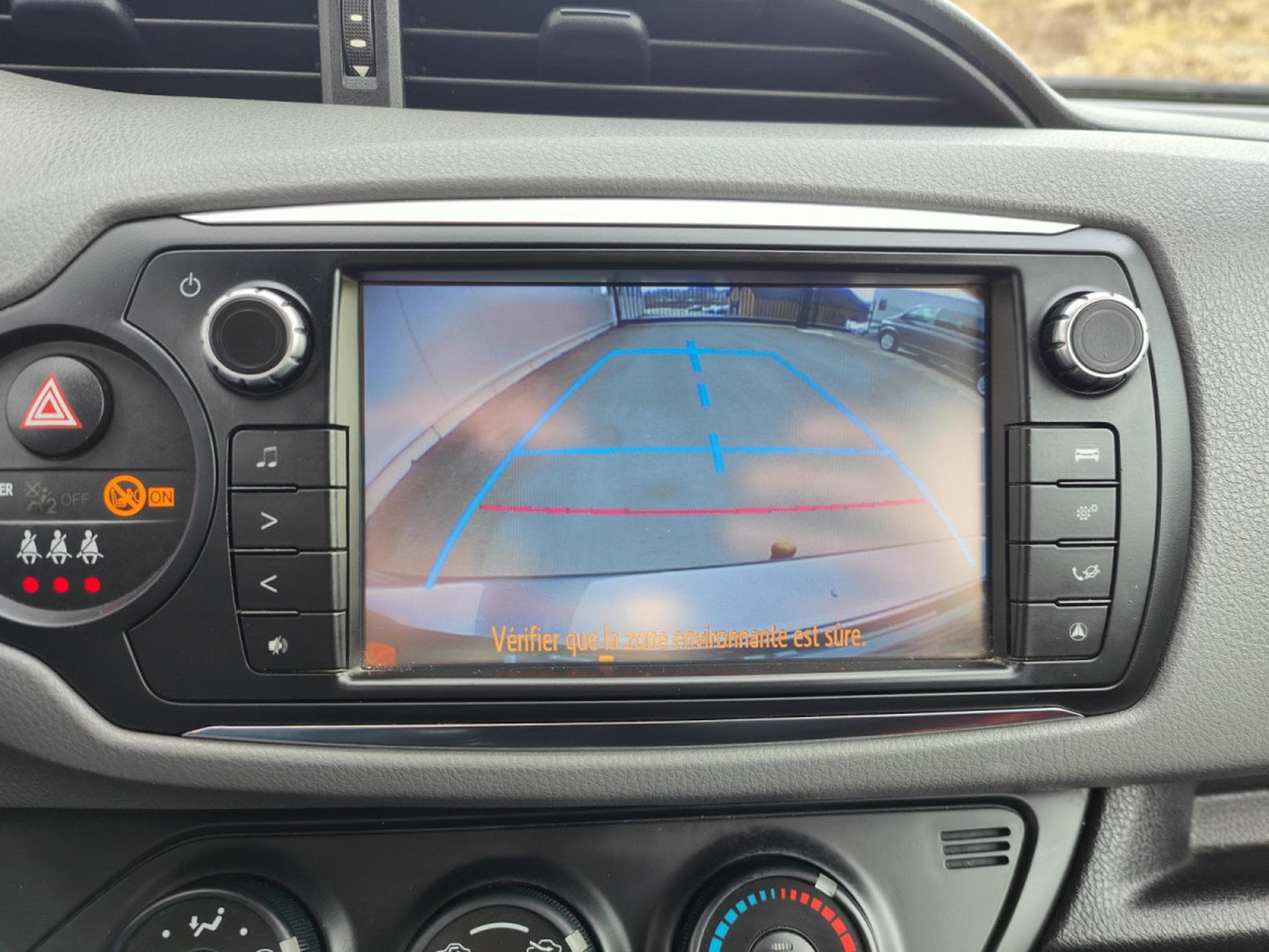 Toyota Yaris 1.3 VVT-I BLUETOOTH CLIMATISATION CAMERA (2015) - Photo 16