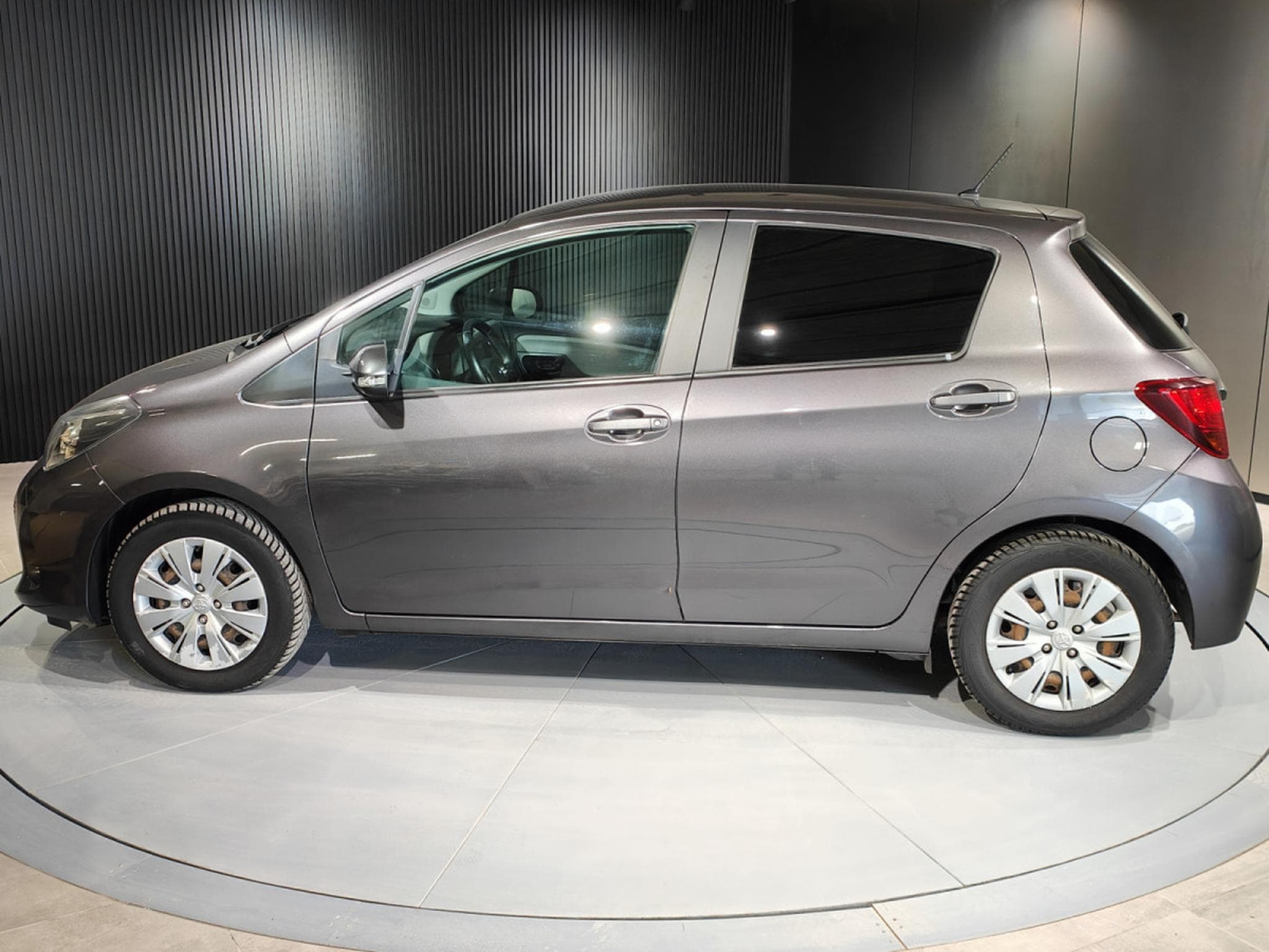 Toyota Yaris 1.3 VVT-I BLUETOOTH CLIMATISATION CAMERA (2015) - Photo 5