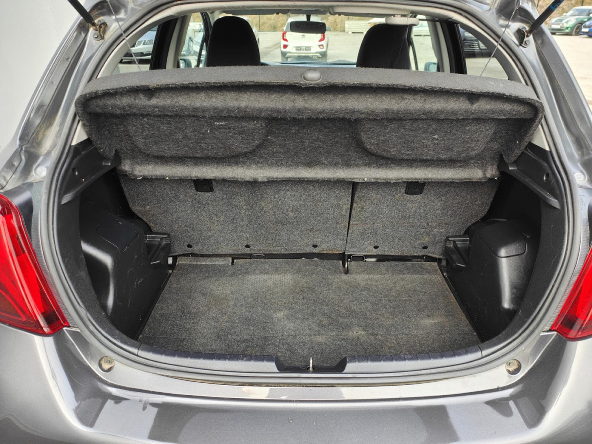 Toyota Yaris 1.3 VVT-I BLUETOOTH CLIMATISATION CAMERA (2015) - Photo 9