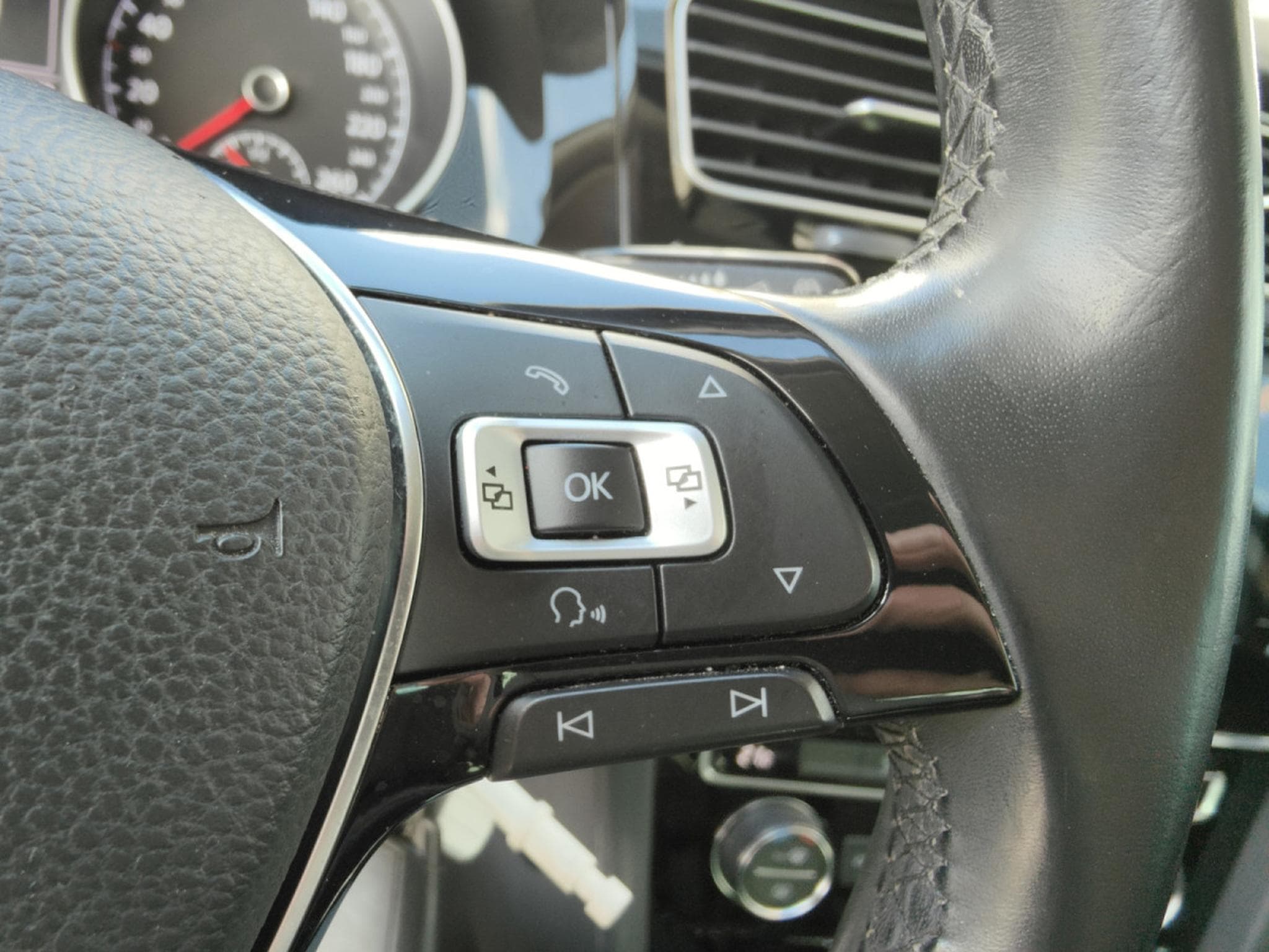 VW Golf 1.0 TSI JOIN GPS CARPLAY CAMERA APS AV/ARR (2018) - Photo 20