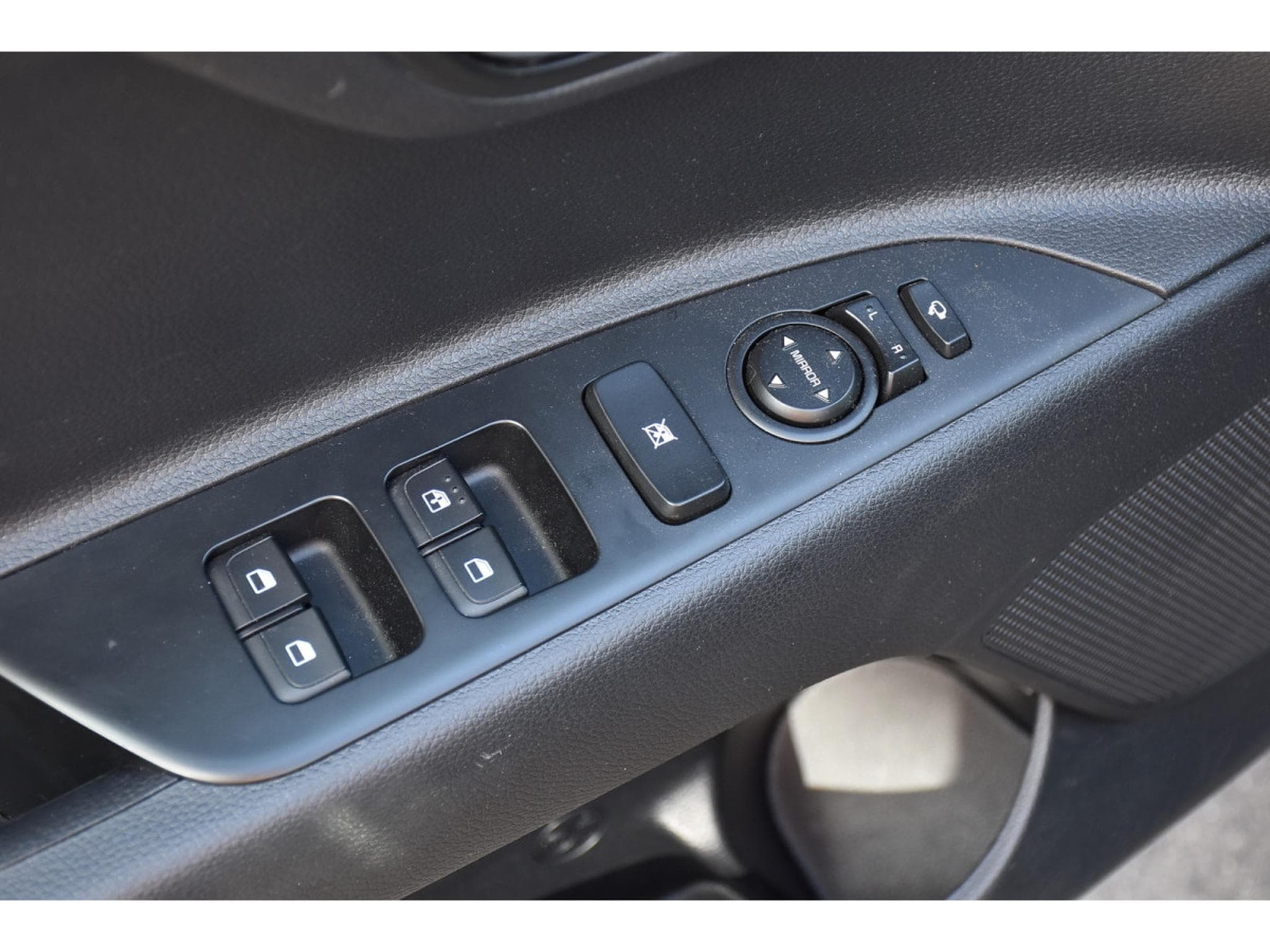 Kia Rio 1.0T 100pk/cv 7-DCT PULSE GPS CAM 1° MAIN (2023) - Foto 17