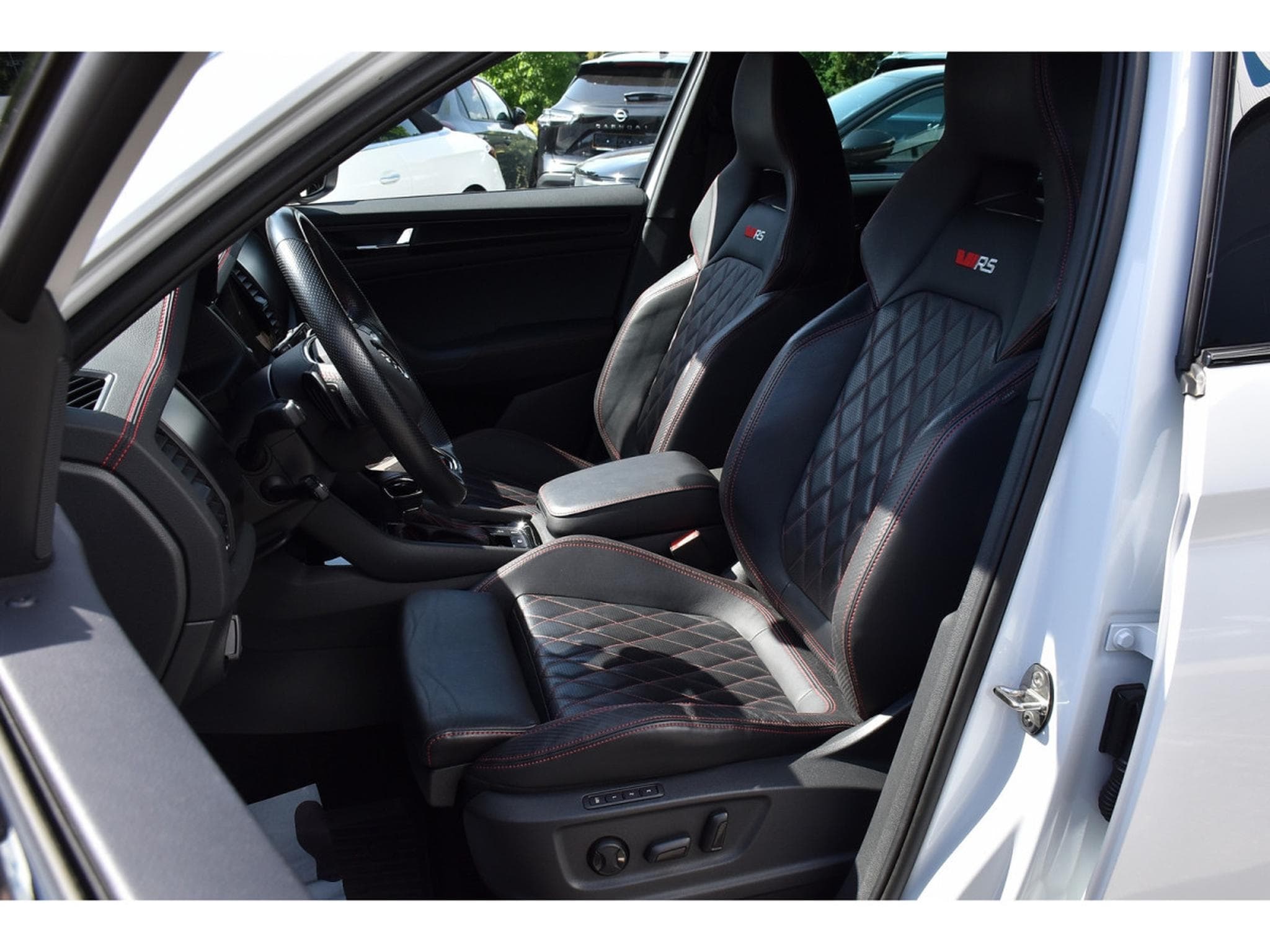 Skoda Kodiaq RS 2.0 TSI 4X4 DSG 7 PL. CUIR TRAVEL CANTON CAM360 ATT RMQ (2024) - Foto 6