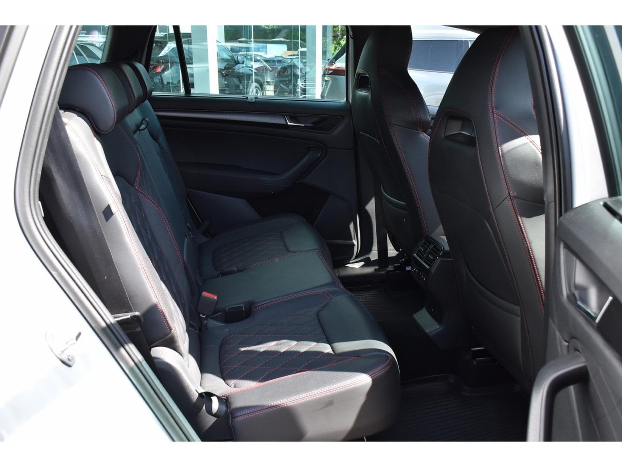 Skoda Kodiaq RS 2.0 TSI 4X4 DSG 7 PL. CUIR TRAVEL CANTON CAM360 ATT RMQ (2024) - Foto 8