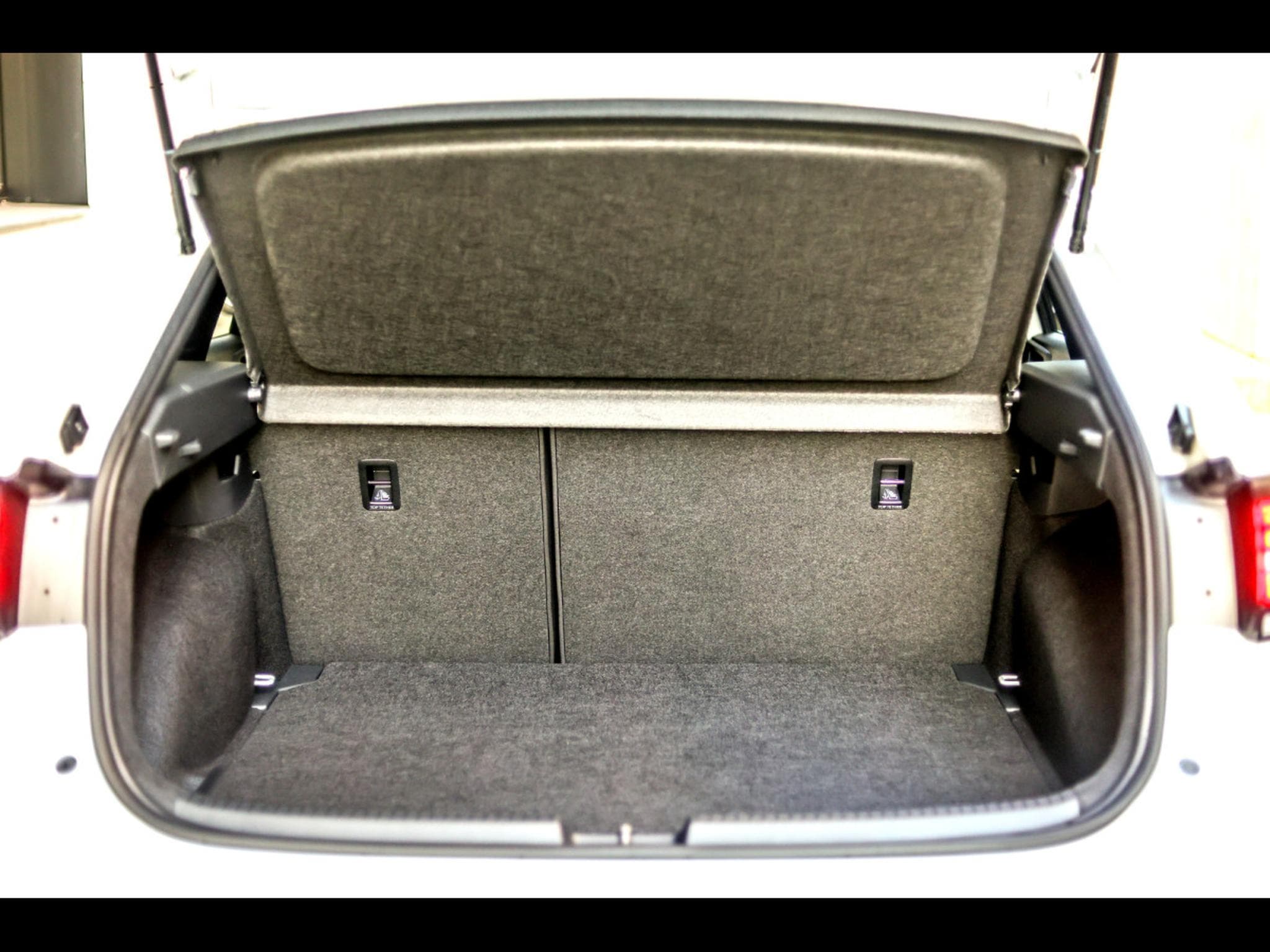 VW Taigo 1.5 TSI 150 DSG R-LINE – PACK IQ.DRIVE – PURE WHITE (2023) - Photo 14