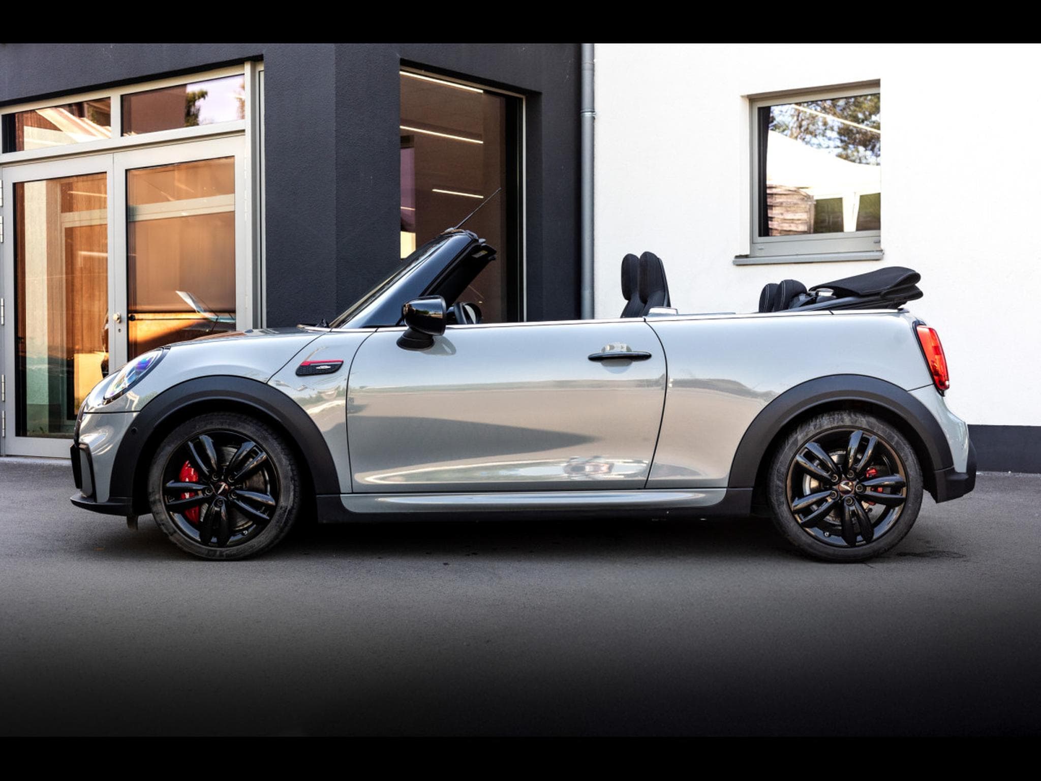 Mini Cooper John Cooper Works Cabriolet AUTO - MOONWALK GREY METALLIC (2022) - Foto 2