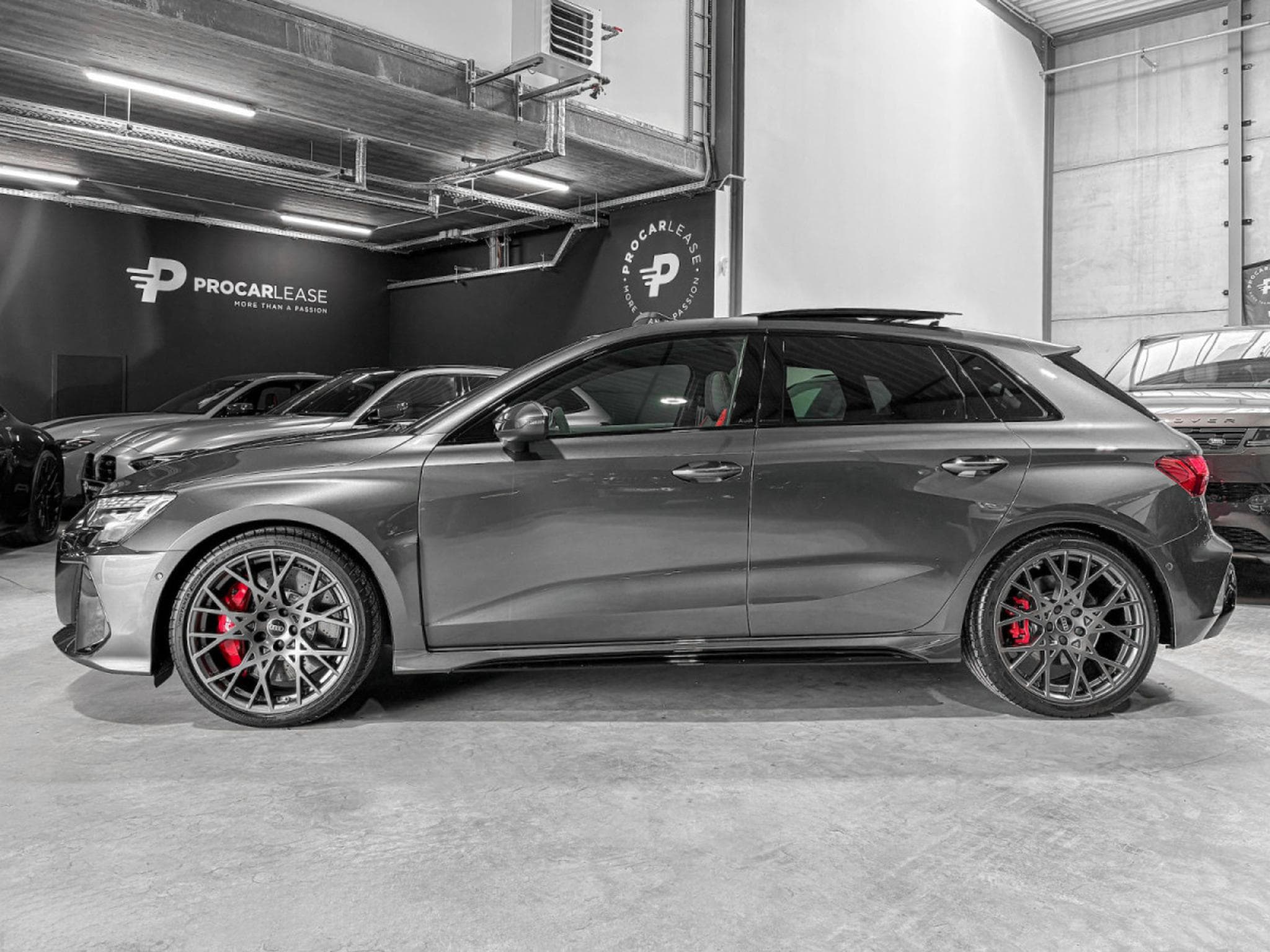 Audi RS3 Sportback 2.5 TFSI quattro/Pano/19/360°/SONOS/SCHALE S/MATRI (2026) - Foto 2