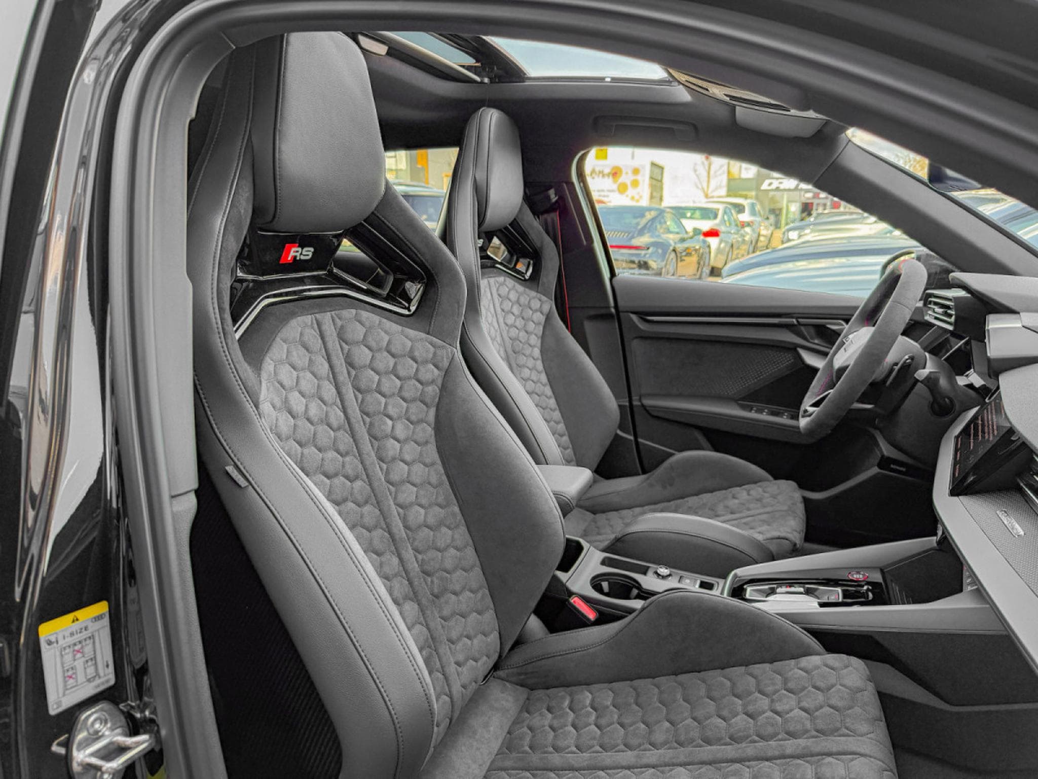 Audi RS3 Sportback 2.5 TFSI quattro/Pano/19/360°/SONOS/SCHALE S/MATRI (2026) - Foto 5