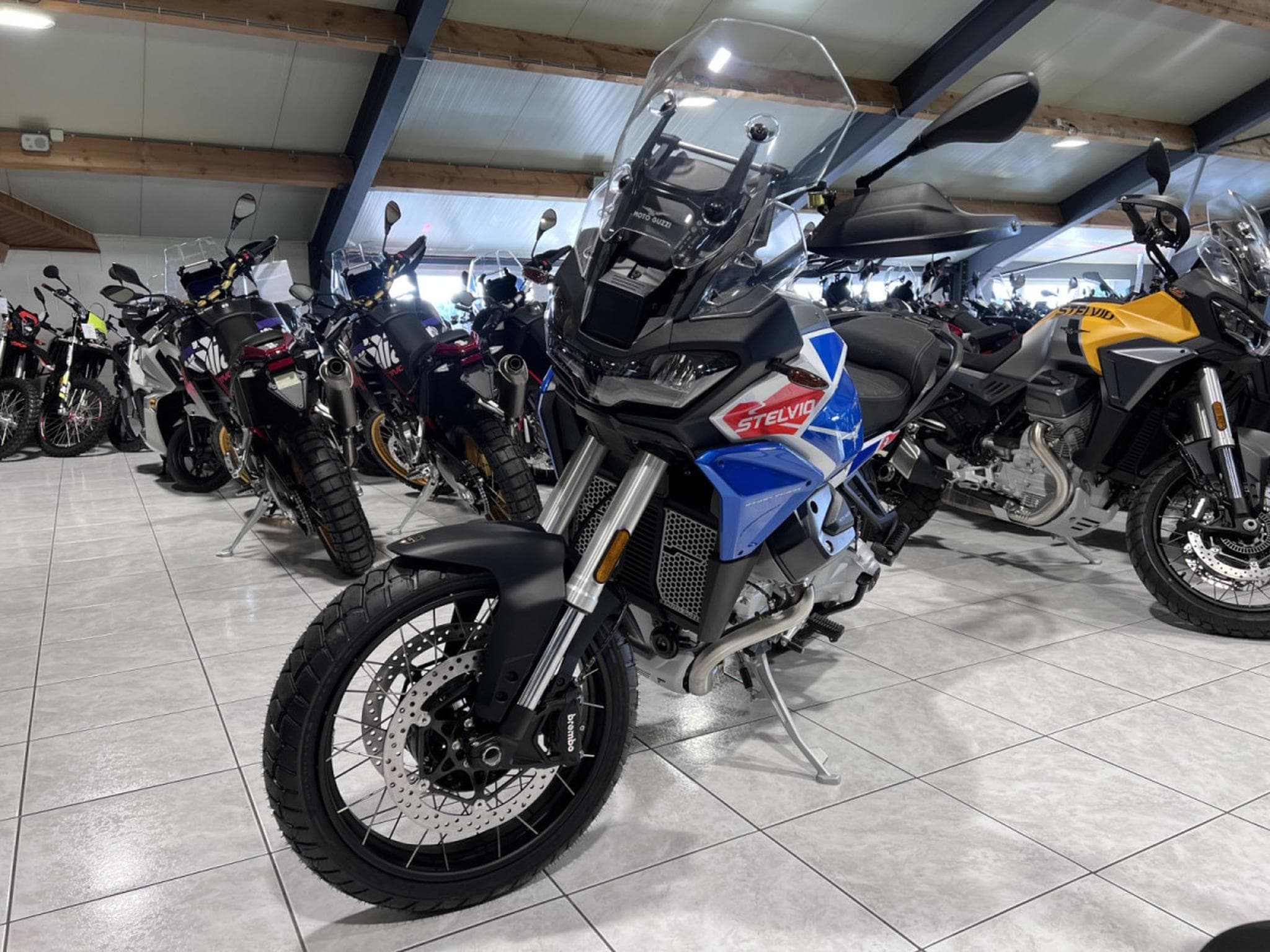 Moto Guzzi Stelvio PFF Rider Assistance Solution 1000  Duecento Tributo (2026) - Foto 2