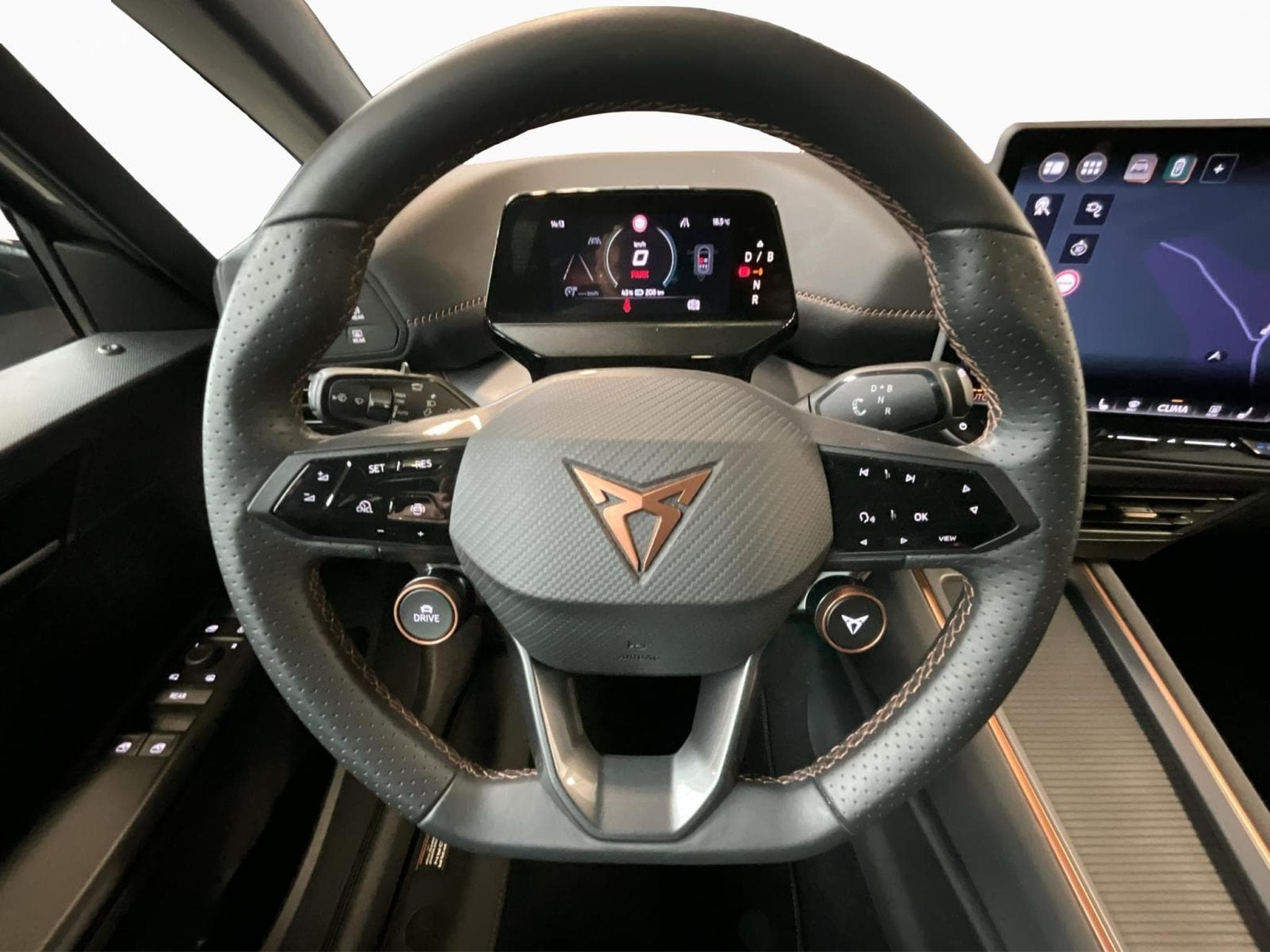 Cupra Born 77kWh+eBOOST+Tech.M+P.Skyline+P.Pilot (2025) - Photo 10