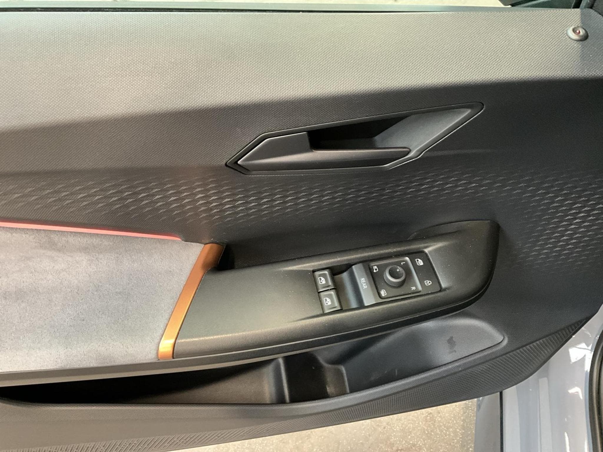 Cupra Born 77kWh+eBOOST+Tech.M+P.Skyline+P.Pilot (2025) - Photo 14