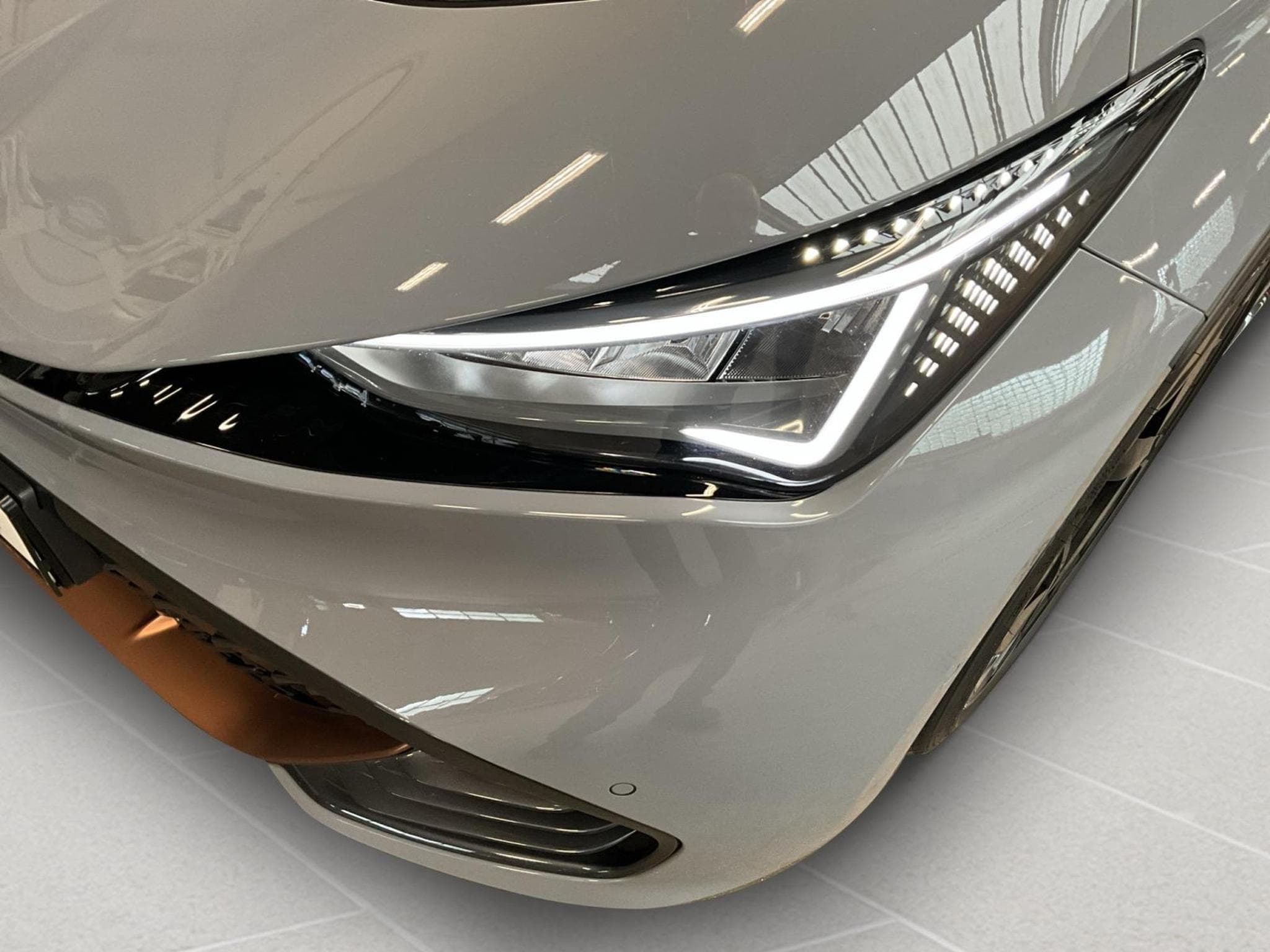 Cupra Born 77kWh+eBOOST+Tech.M+P.Skyline+P.Pilot (2025) - Photo 18
