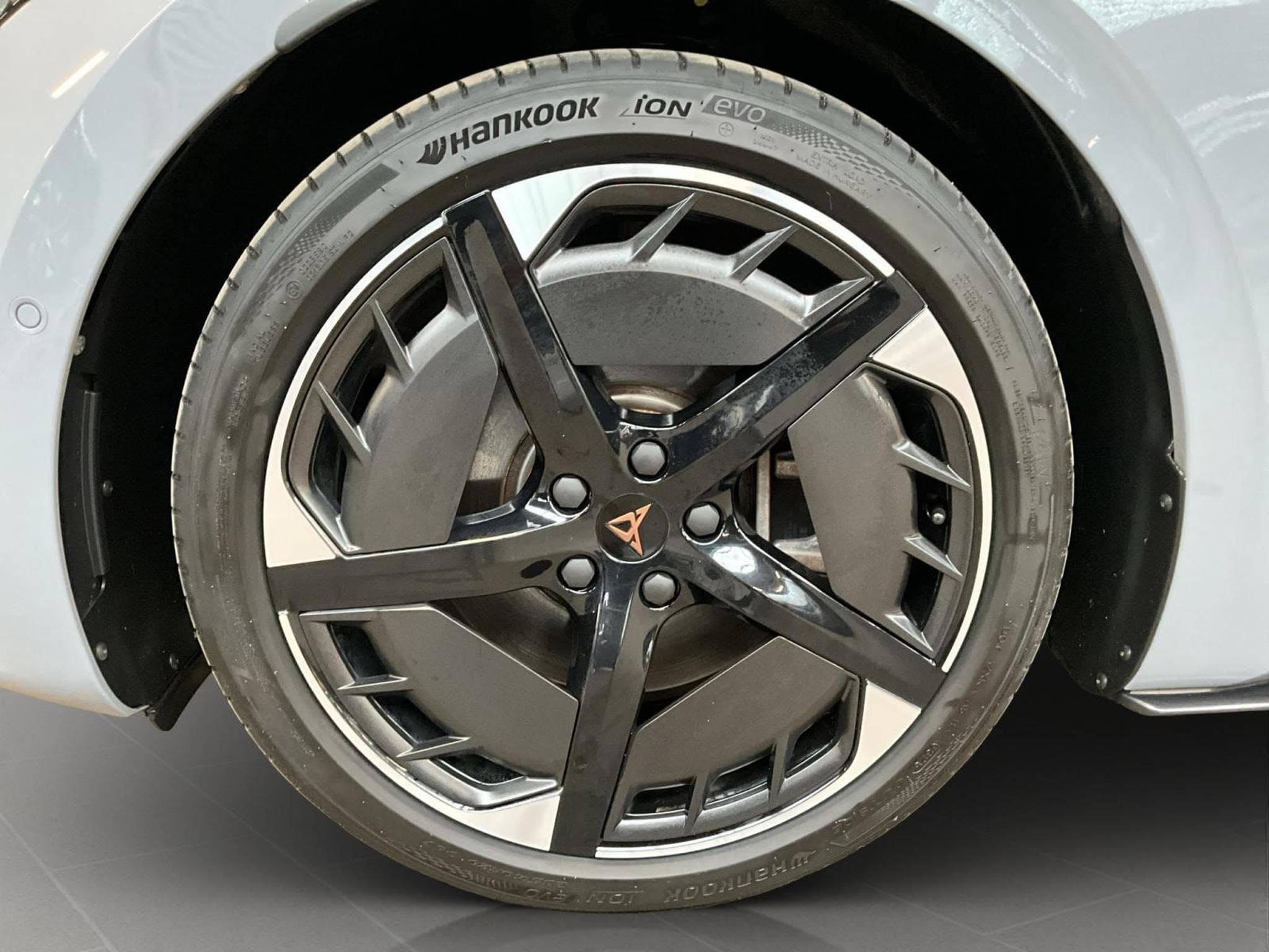 Cupra Born 77kWh+eBOOST+Tech.M+P.Skyline+P.Pilot (2025) - Photo 8