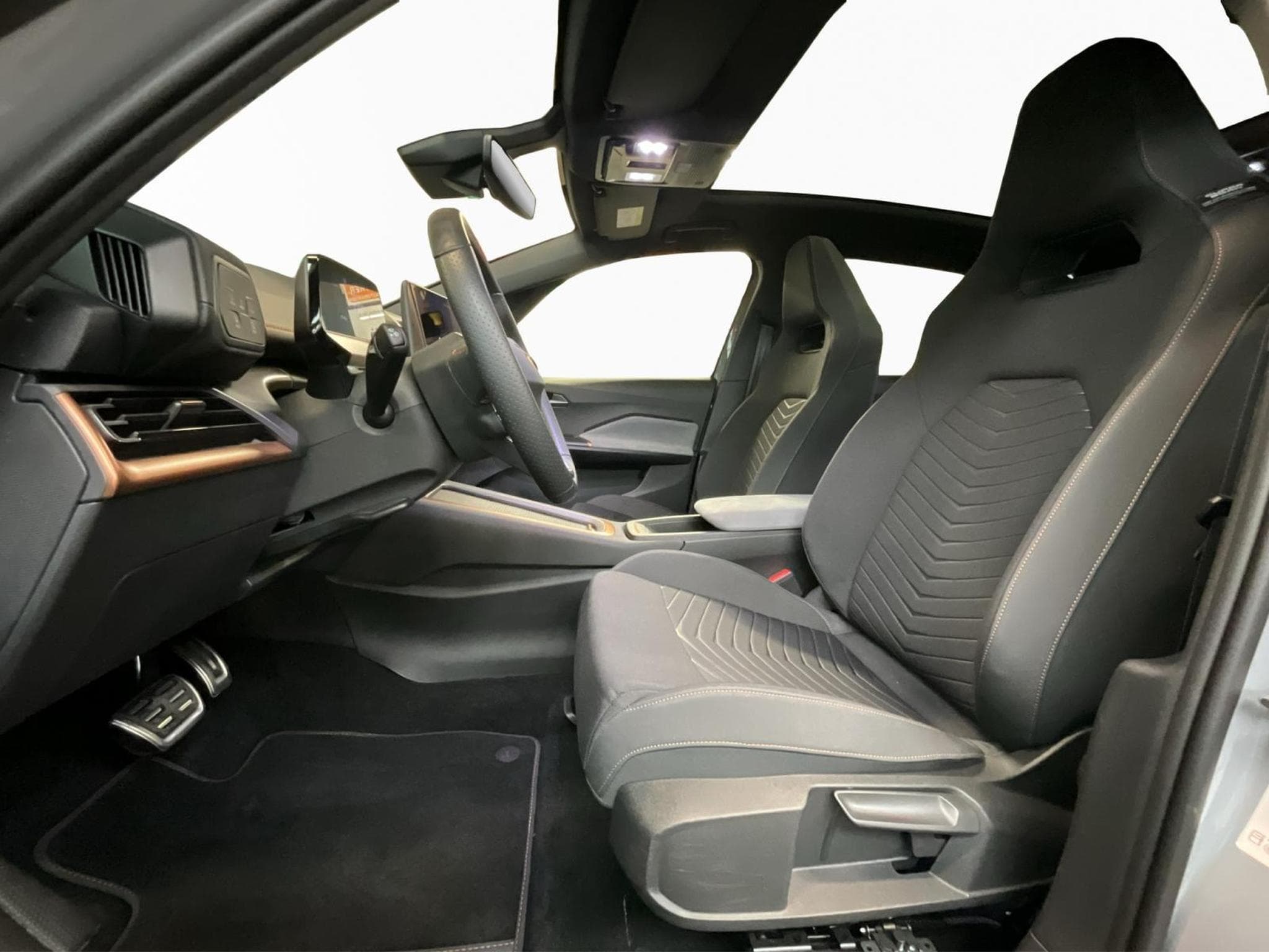 Cupra Born 77kWh+eBOOST+Tech.M+P.Skyline+P.Pilot (2025) - Photo 9