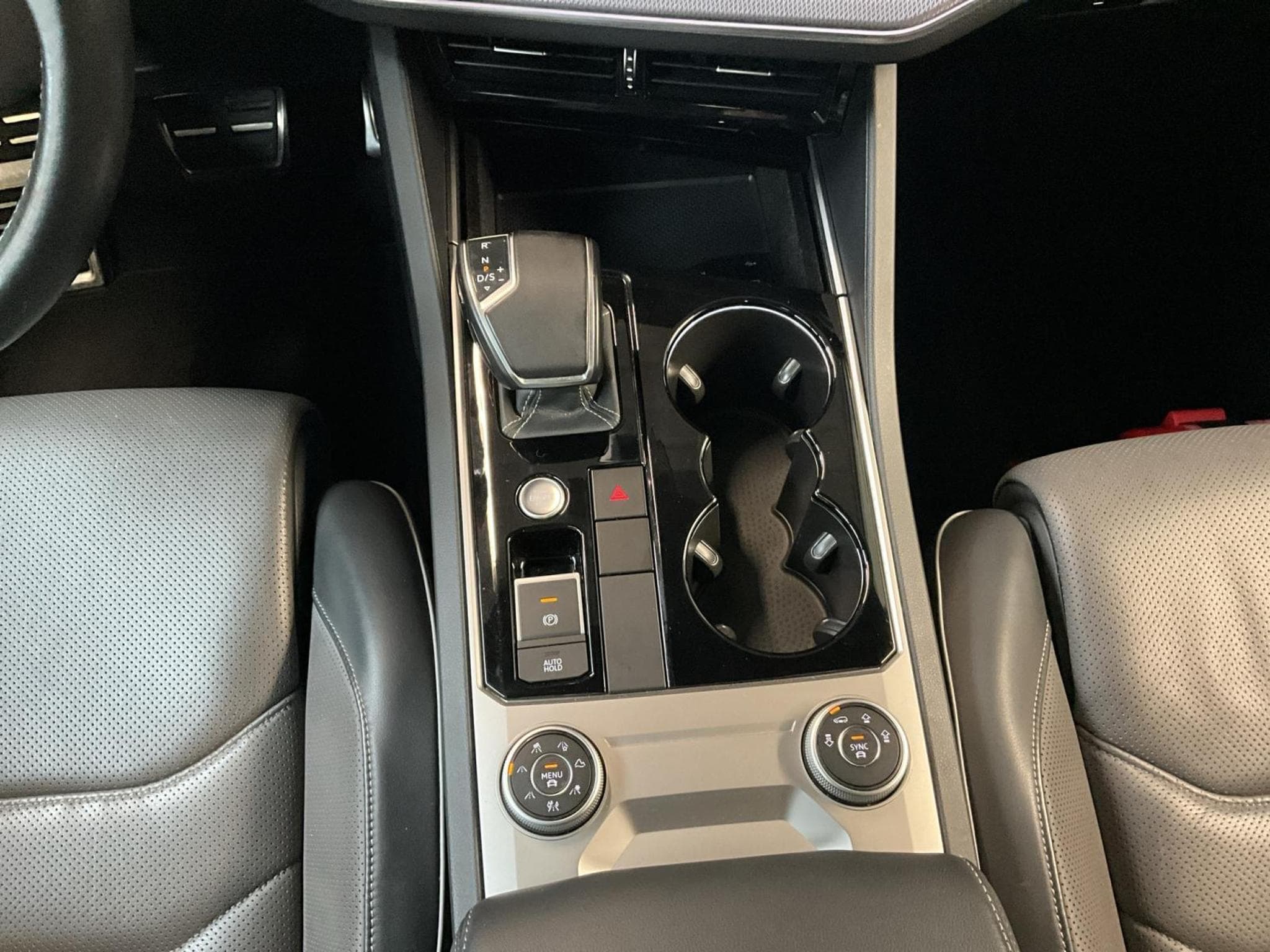 VW Touareg R-Line+V6+Black-Style+4M+Pano+Stand-H+Luft. (2019) - Foto 12