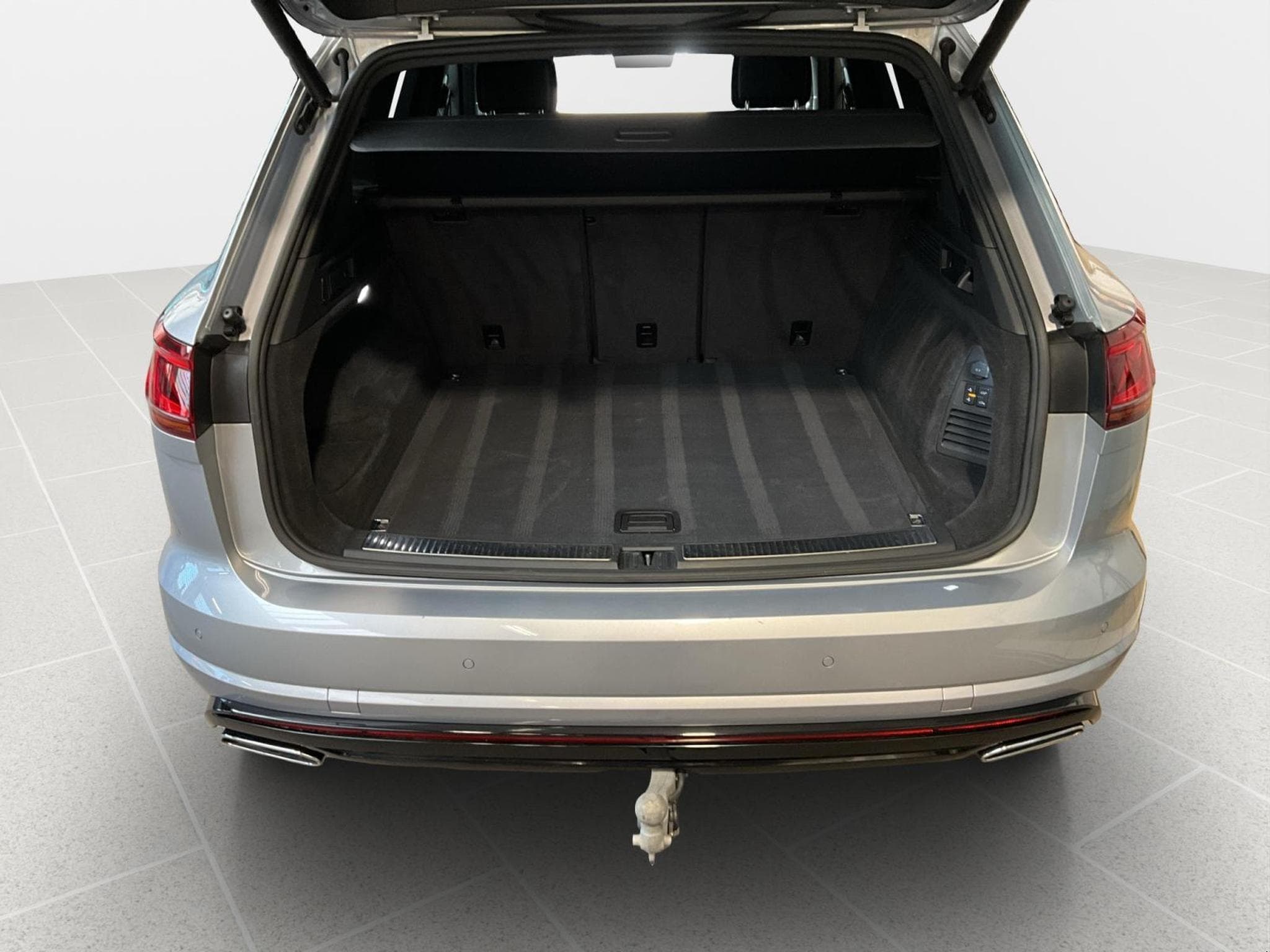 VW Touareg R-Line+V6+Black-Style+4M+Pano+Stand-H+Luft. (2019) - Foto 17