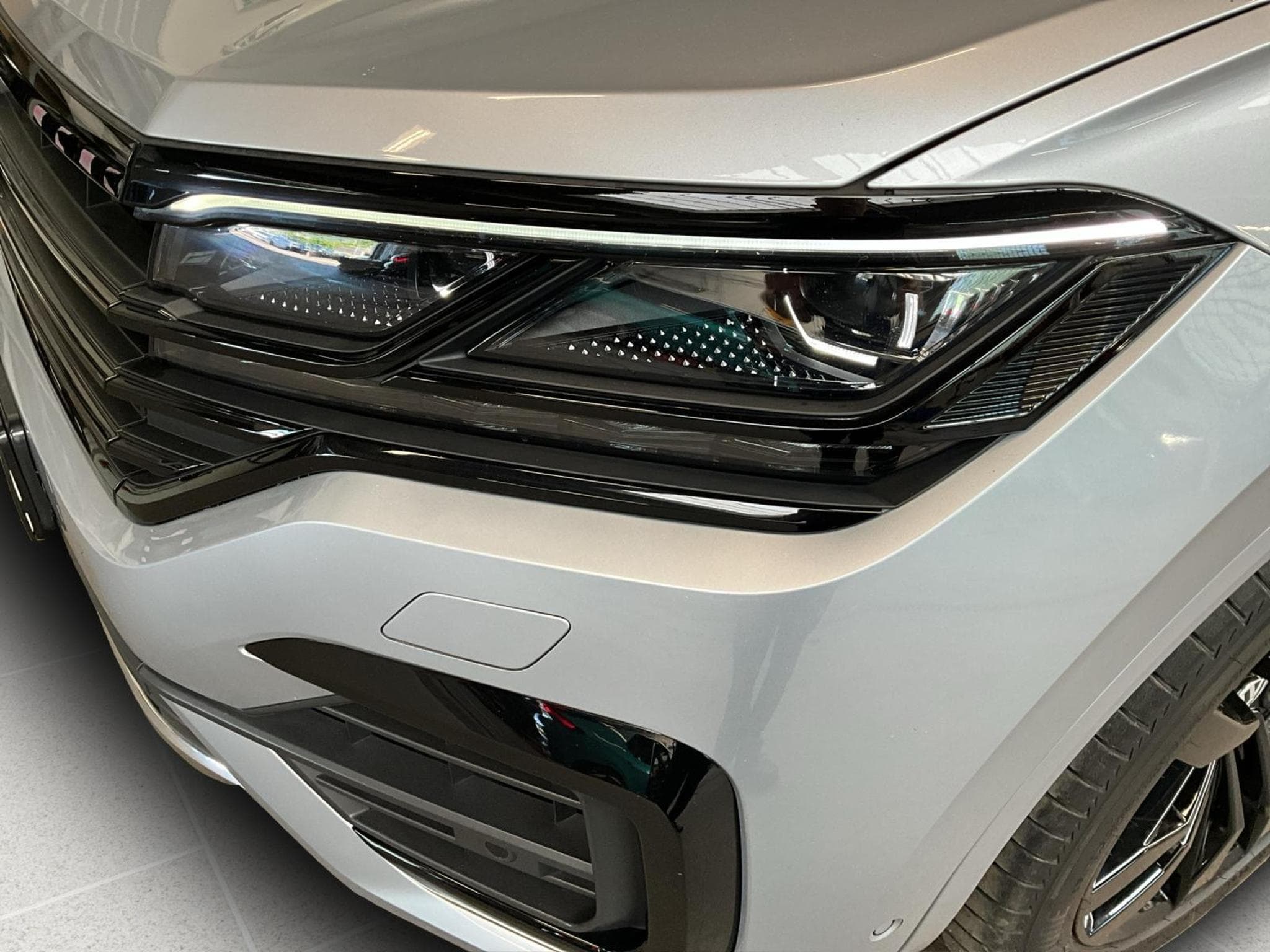 VW Touareg R-Line+V6+Black-Style+4M+Pano+Stand-H+Luft. (2019) - Foto 18
