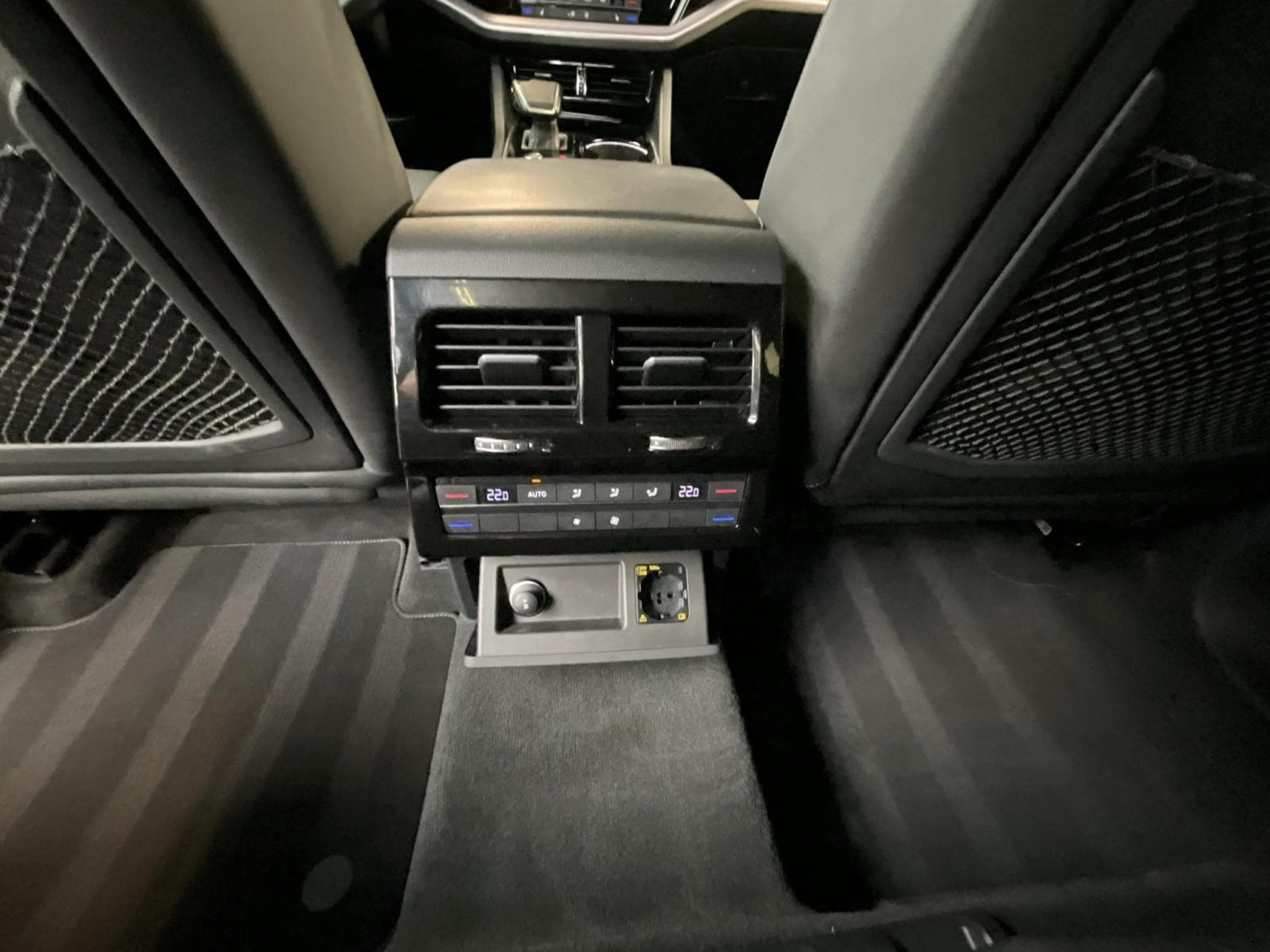 VW Touareg R-Line+V6+Black-Style+4M+Pano+Stand-H+Luft. (2019) - Foto 21
